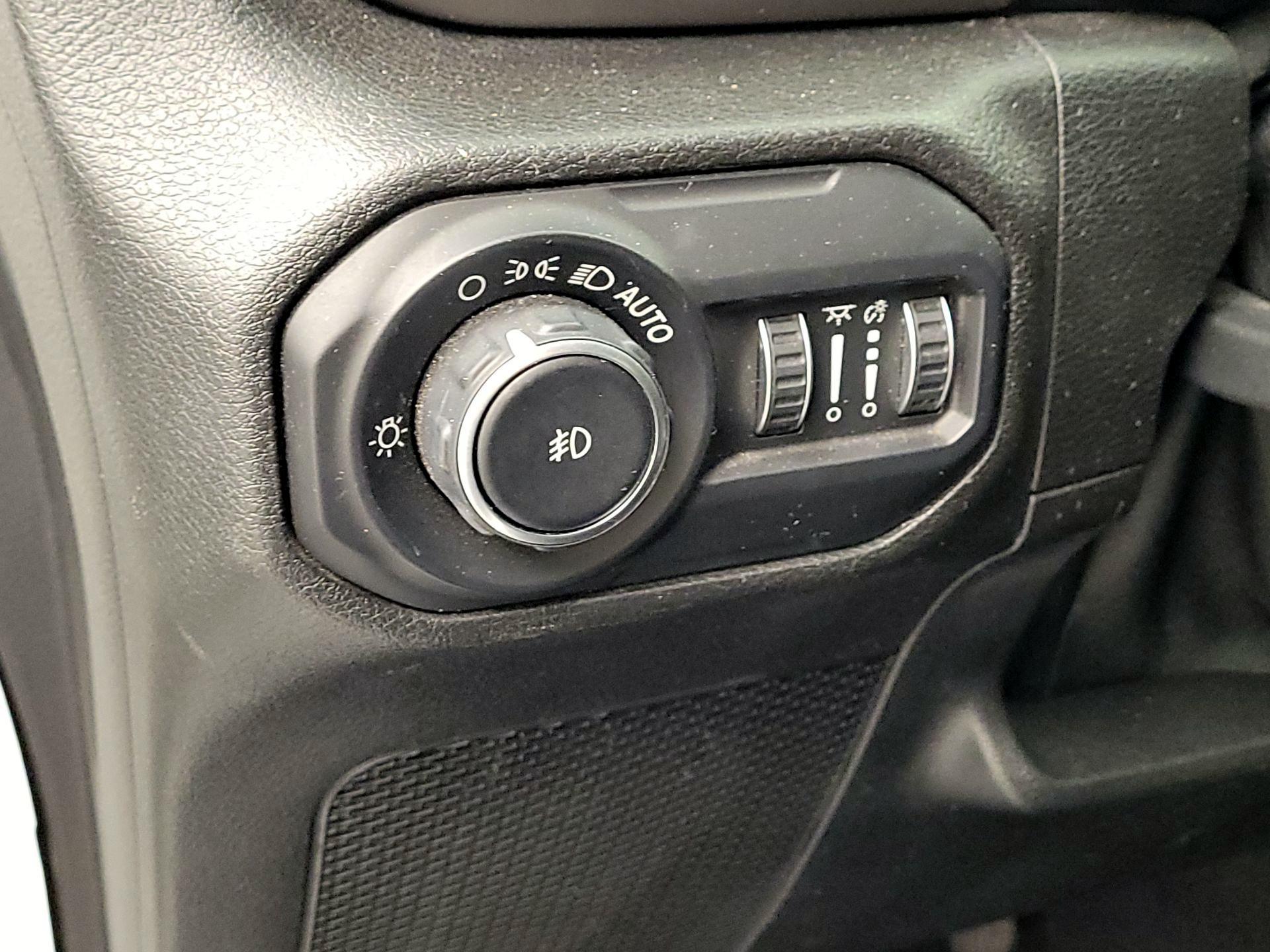 Thumbnail: 2019 Jeep Wrangler - 13