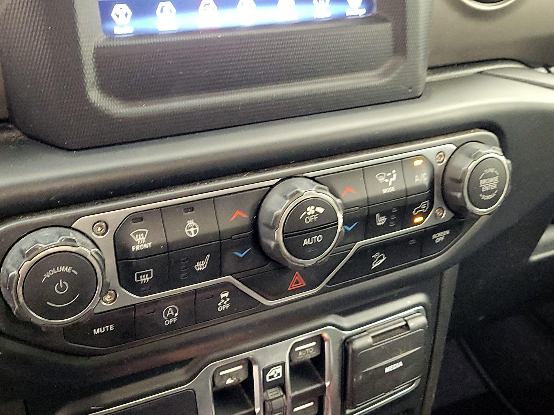 Thumbnail: 2019 Jeep Wrangler - 16