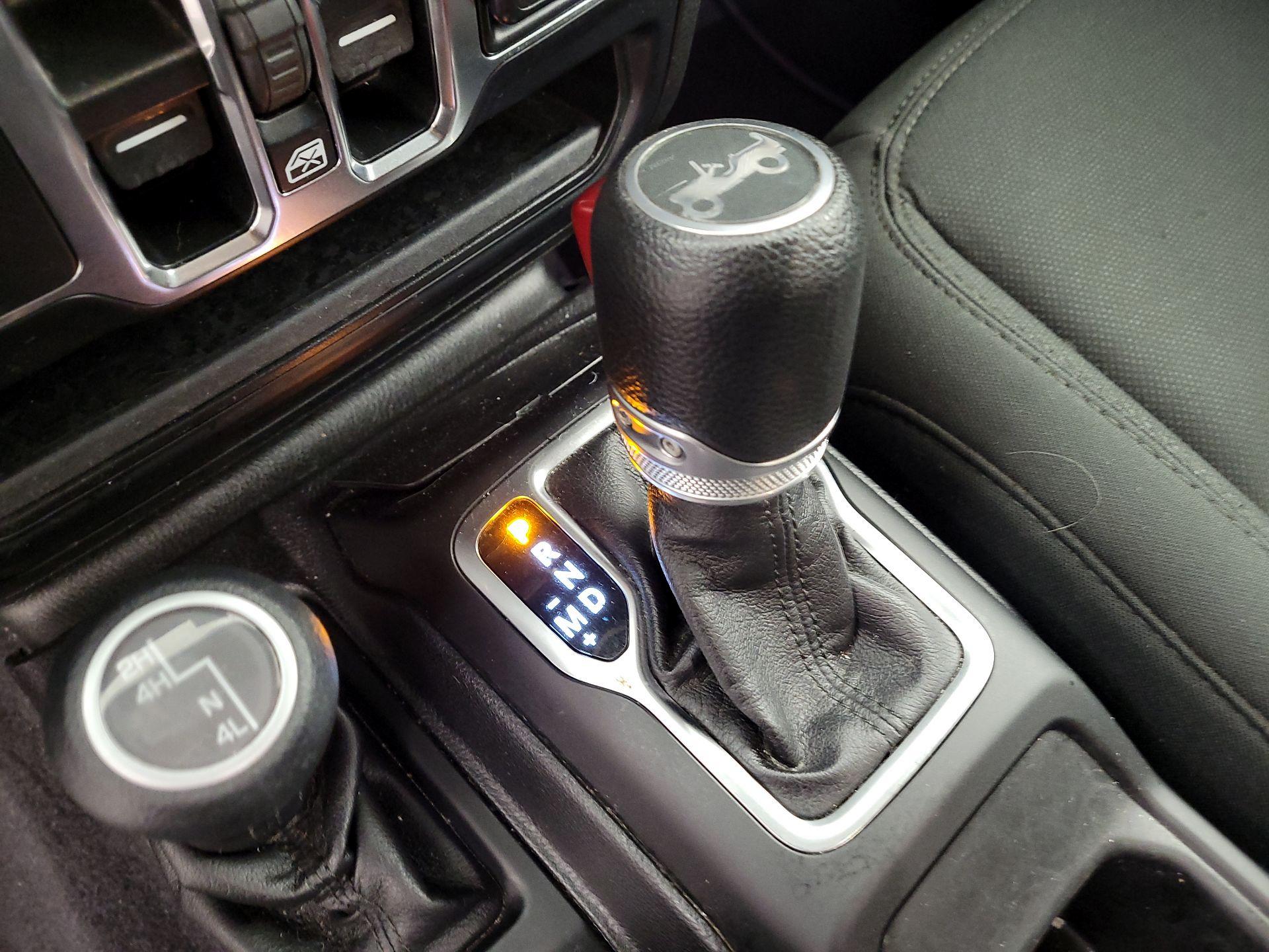 Thumbnail: 2019 Jeep Wrangler - 17