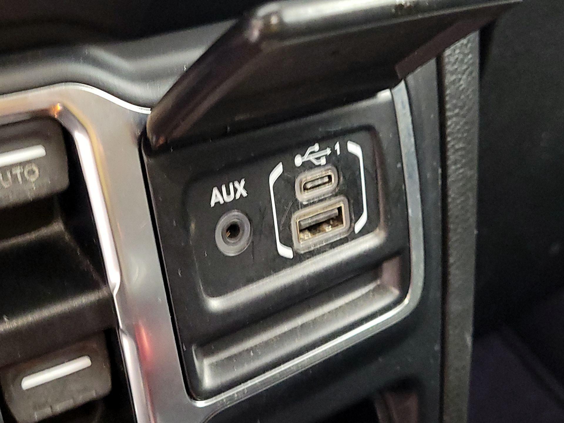 Thumbnail: 2019 Jeep Wrangler - 18