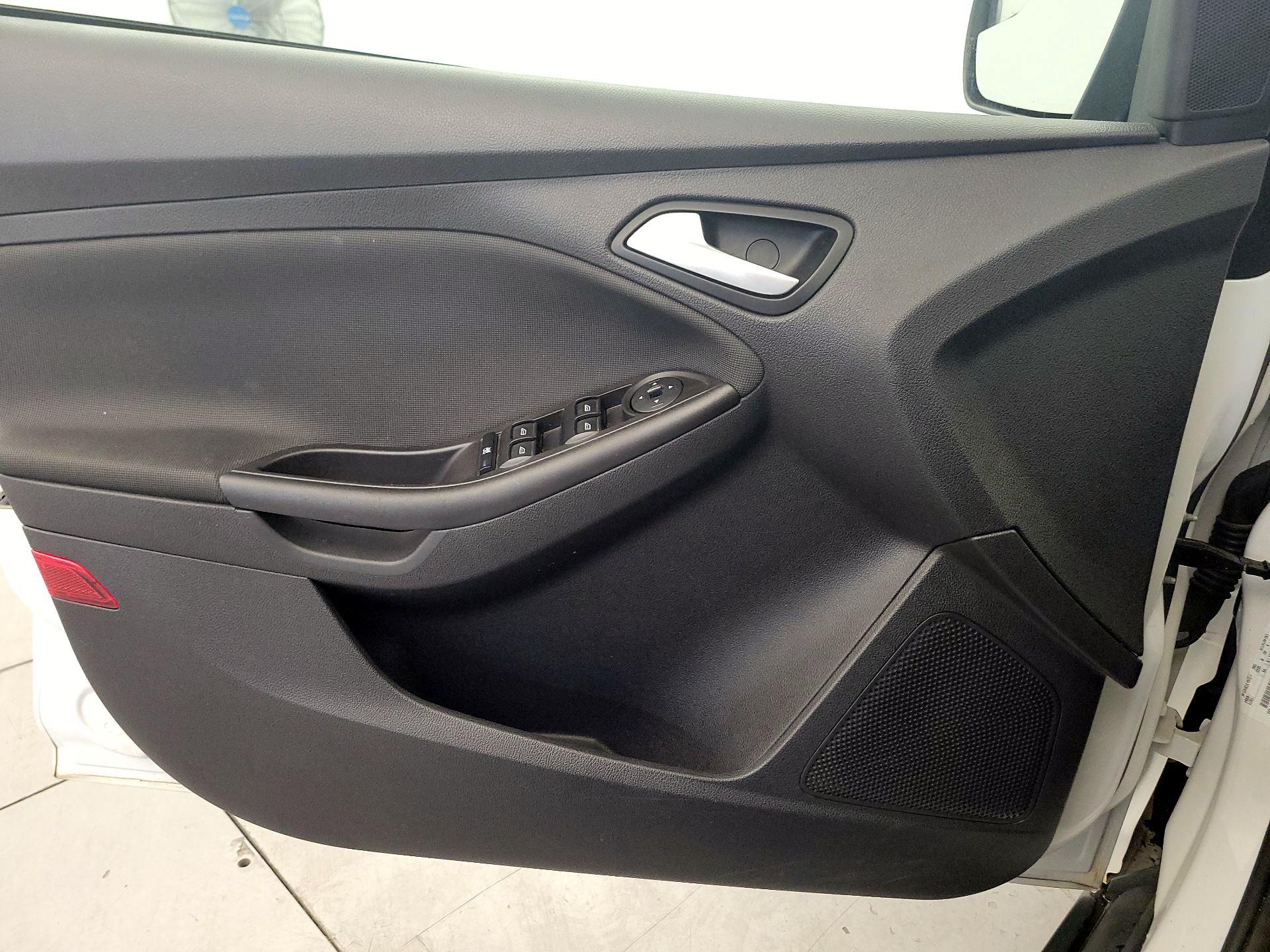 Thumbnail: 2014 Ford Focus - 12