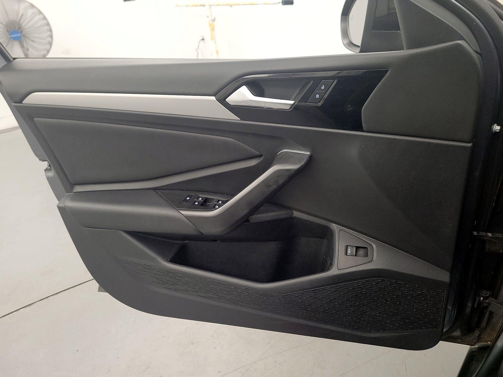 Thumbnail: 2019 Volkswagen Jetta - 12