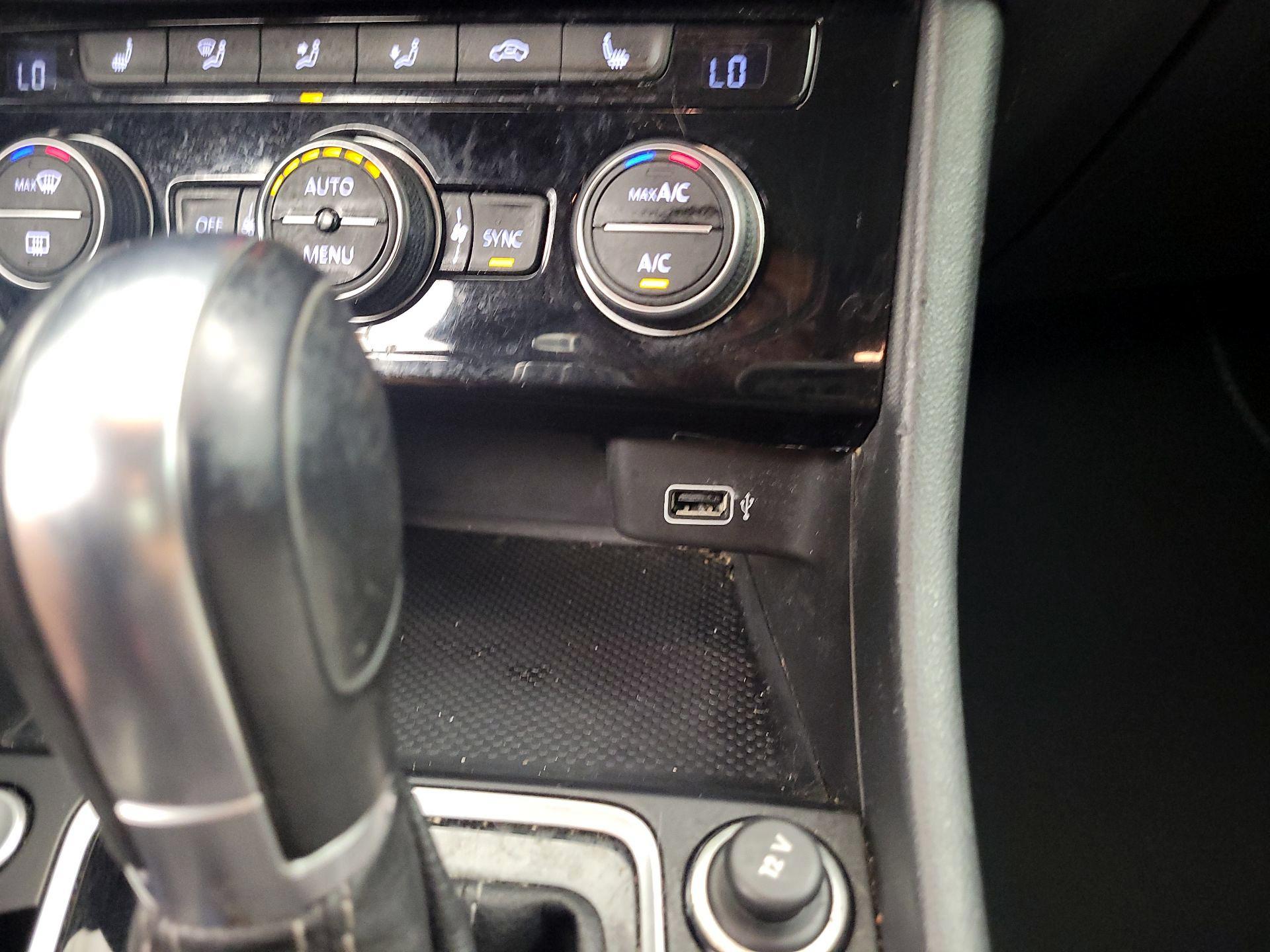 Thumbnail: 2019 Volkswagen Jetta - 18