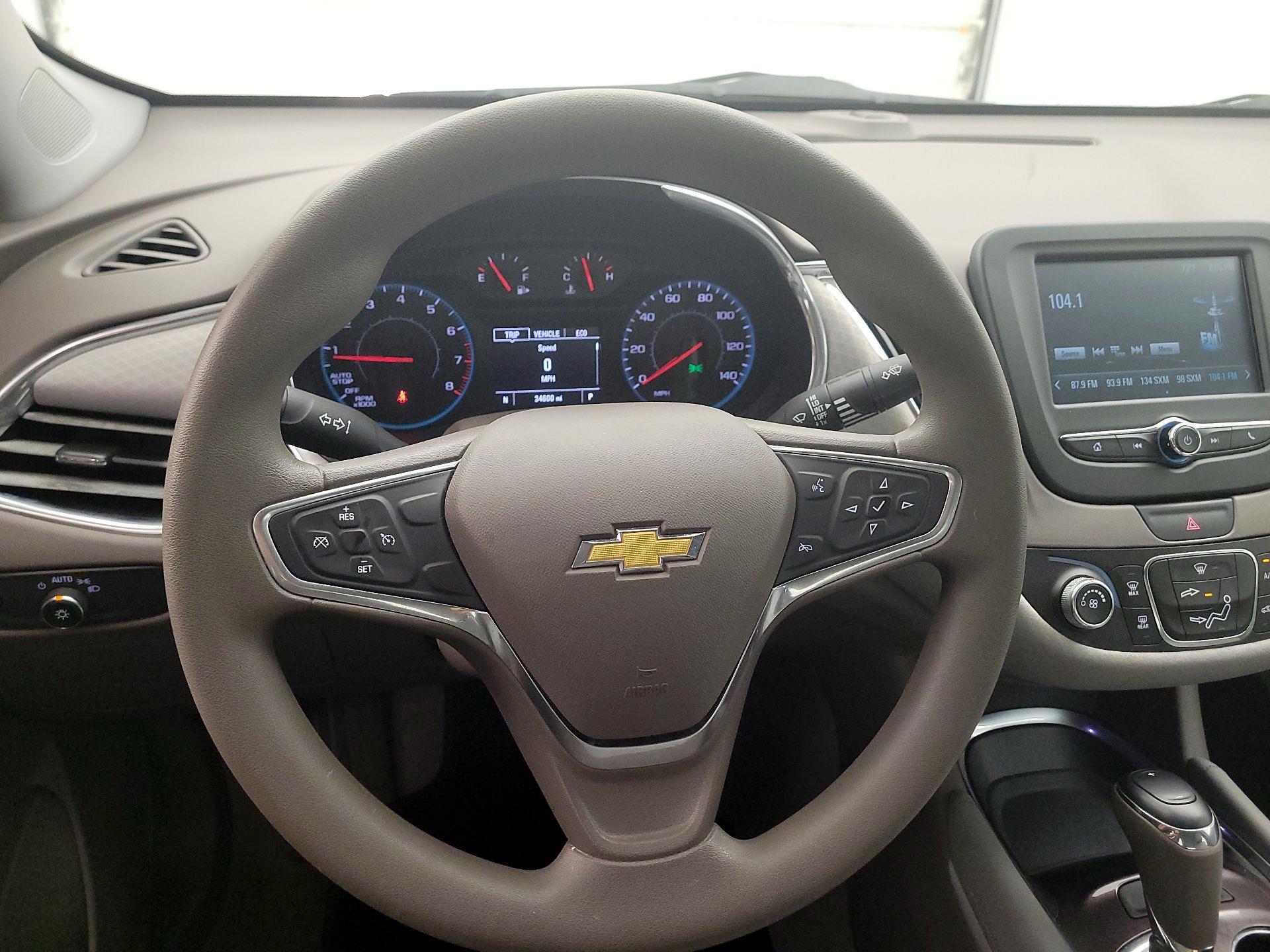 Thumbnail: 2017 Chevrolet Malibu - 10
