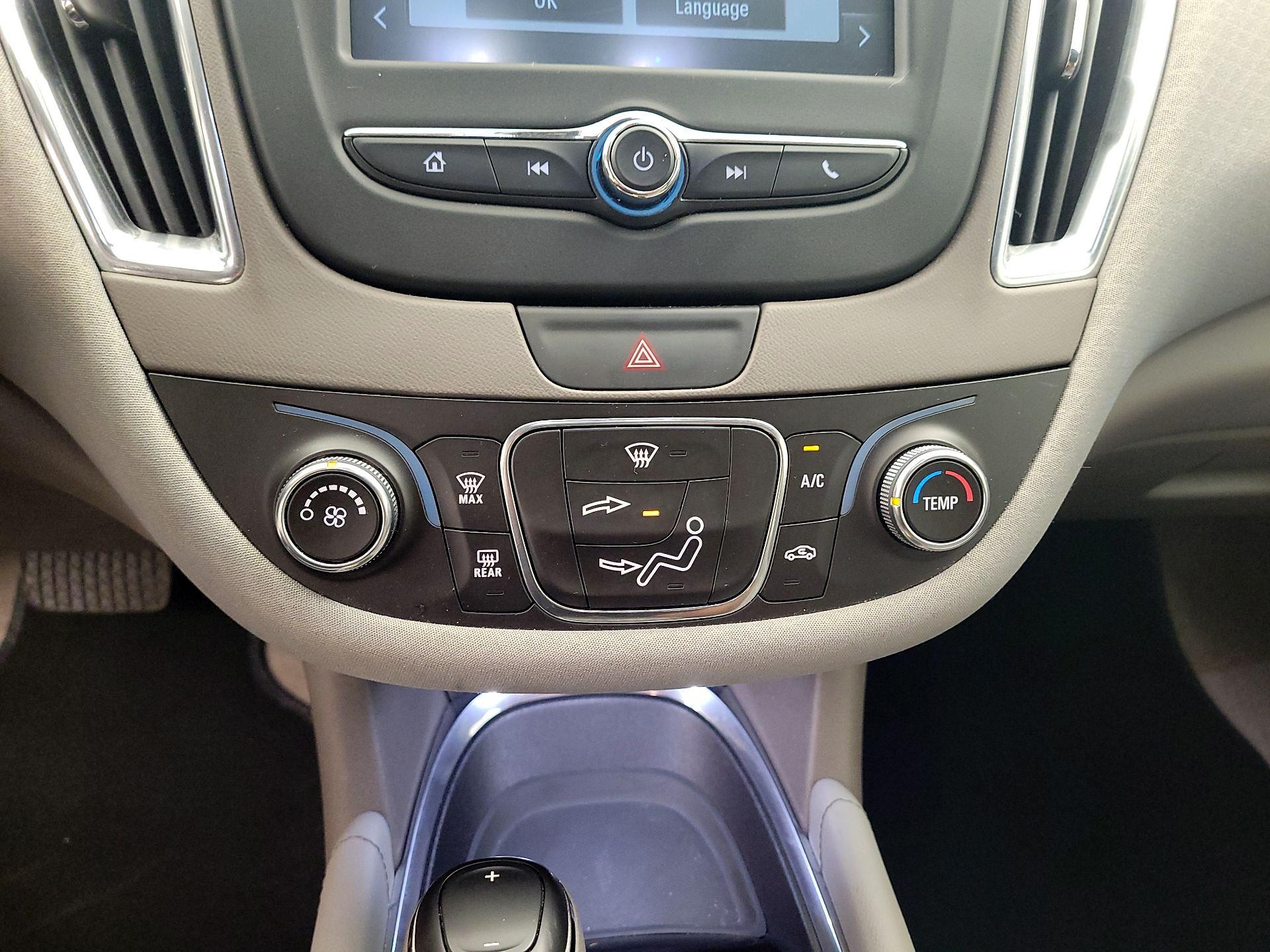 Thumbnail: 2017 Chevrolet Malibu - 16