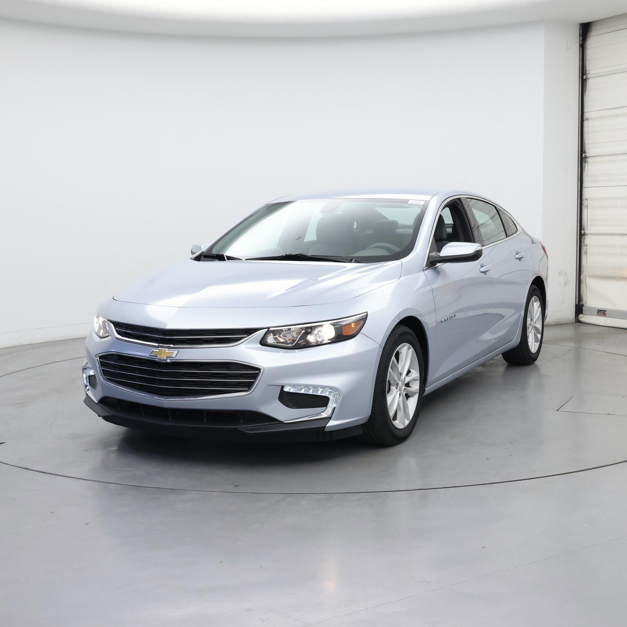Thumbnail: 2017 Chevrolet Malibu - 4