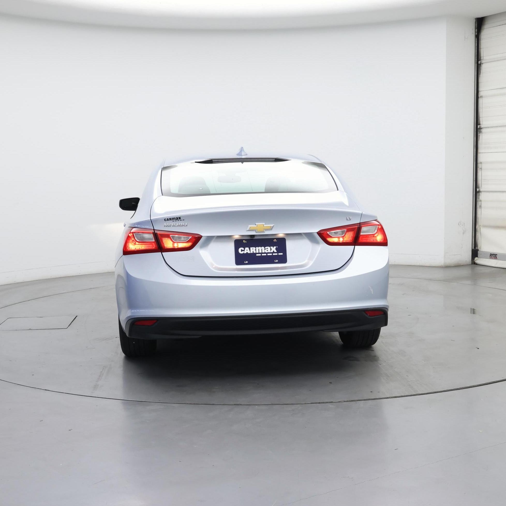 Thumbnail: 2017 Chevrolet Malibu - 6