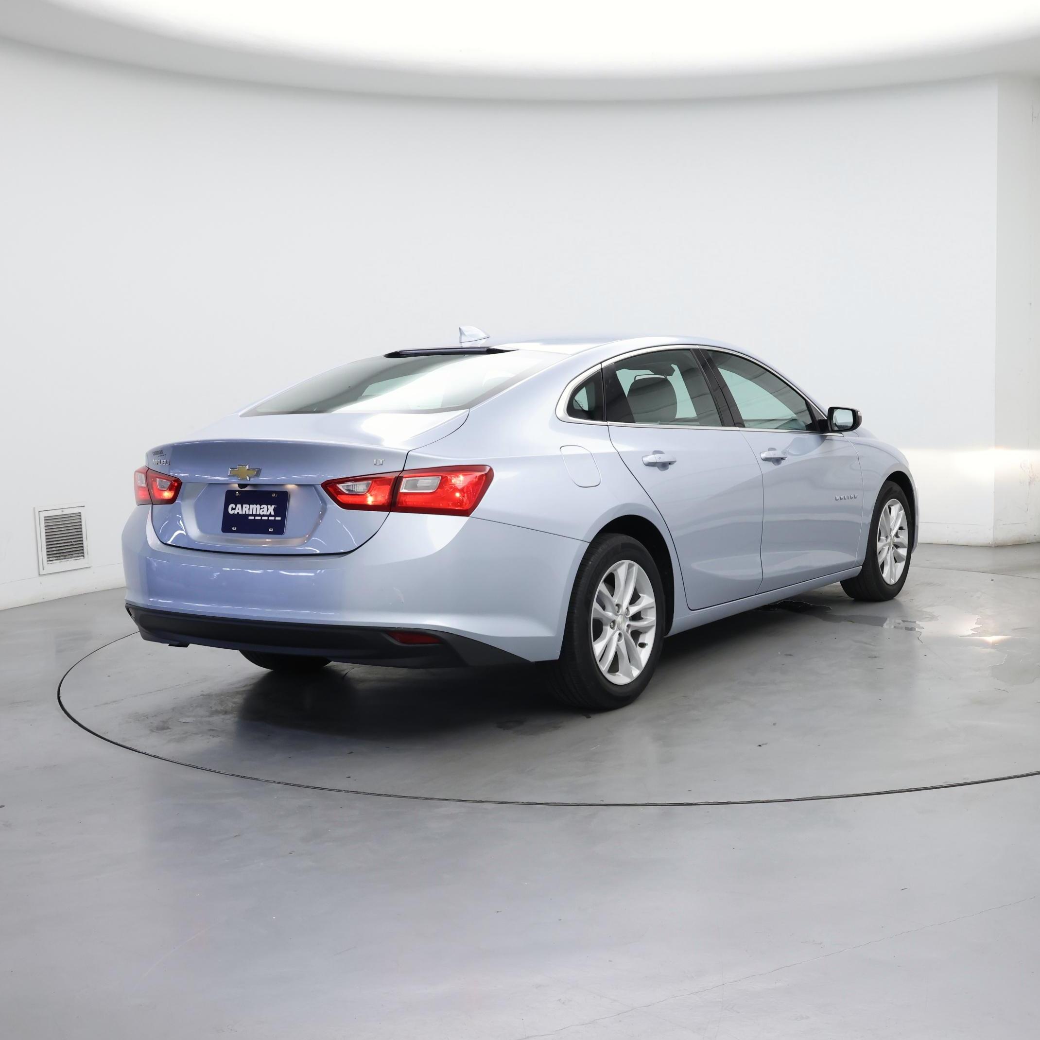 Thumbnail: 2017 Chevrolet Malibu - 8