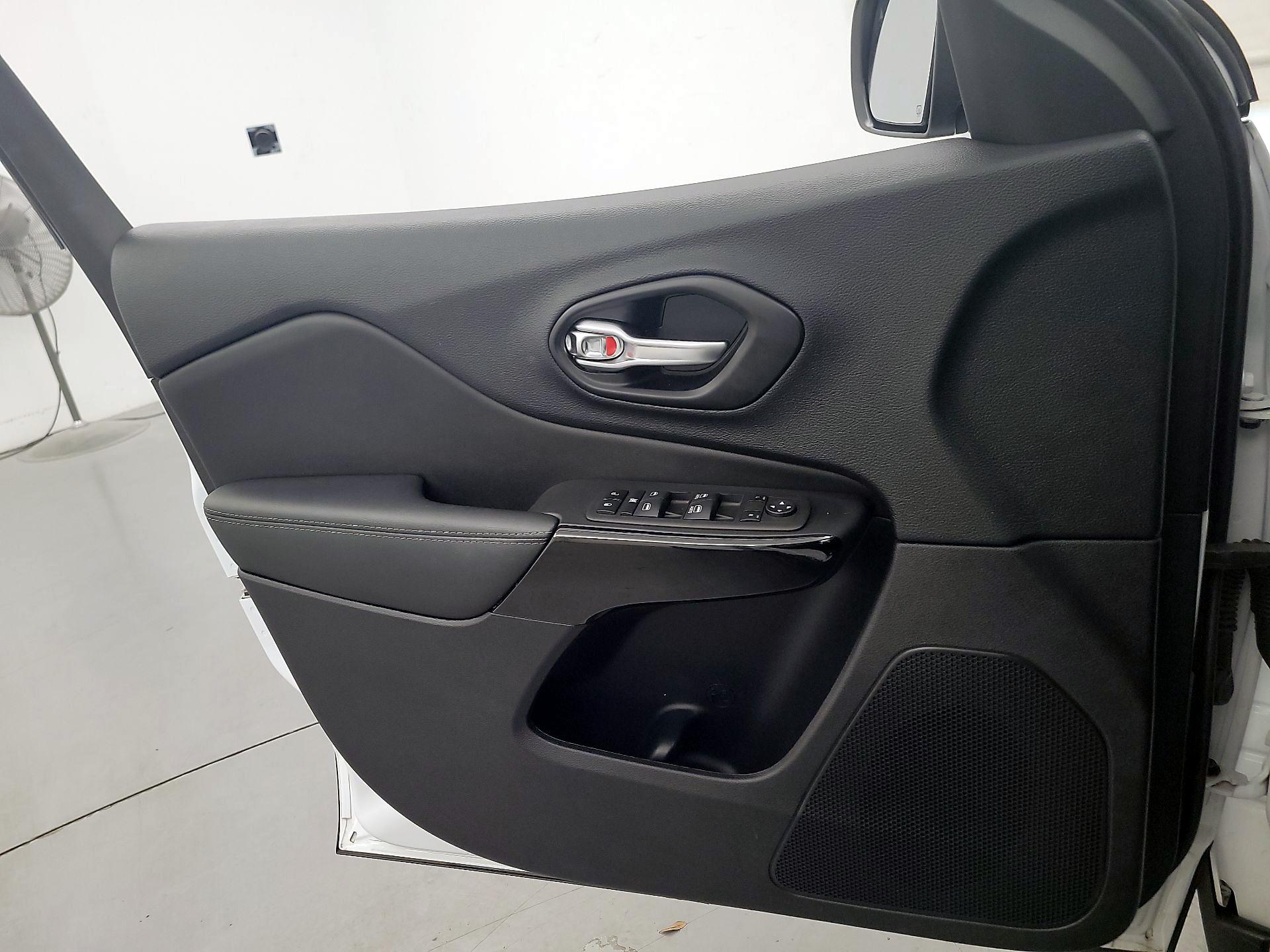 Thumbnail: 2023 Jeep Cherokee - 12