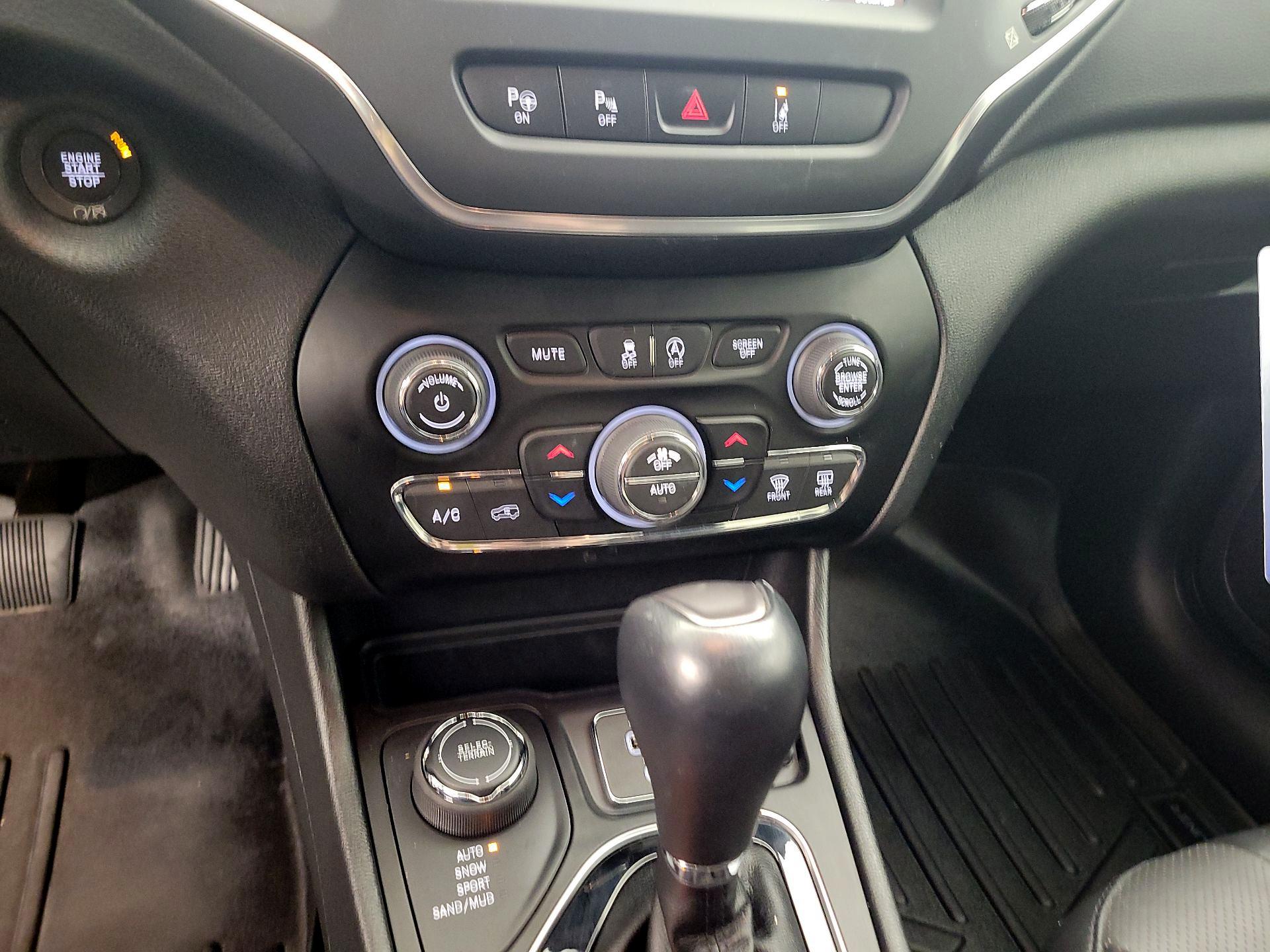 Thumbnail: 2023 Jeep Cherokee - 14