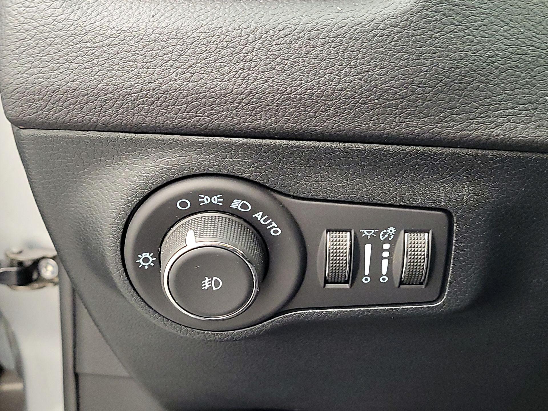 Thumbnail: 2021 Jeep Compass - 13