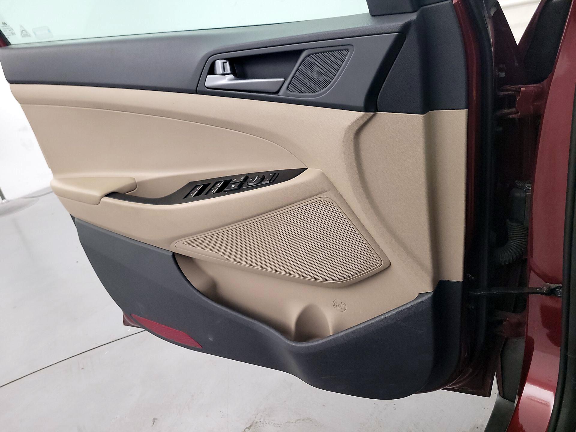Thumbnail: 2016 Hyundai Tucson - 12