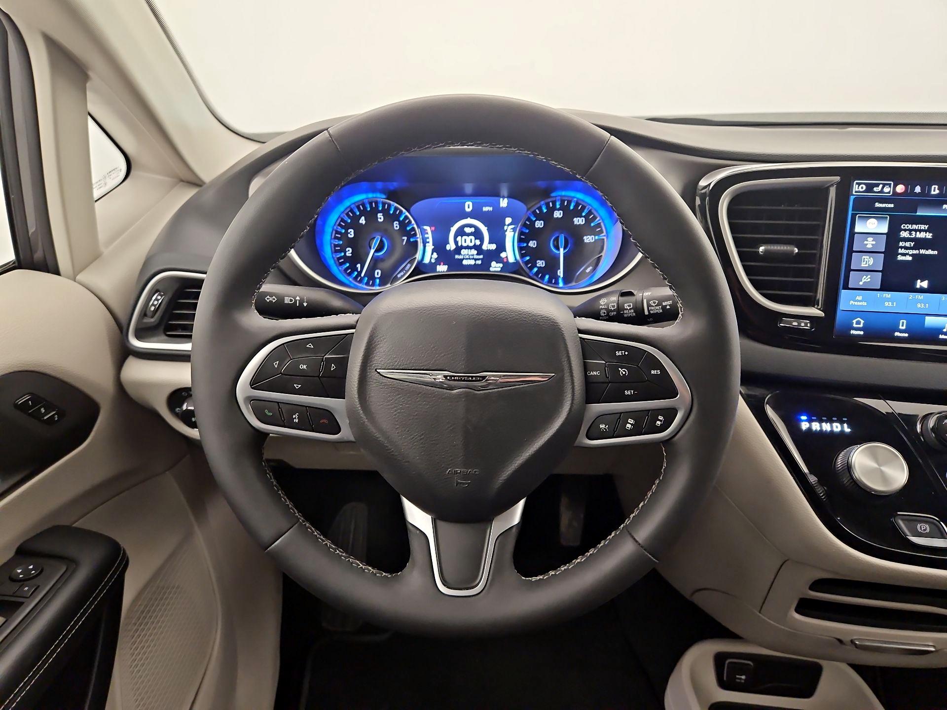 Thumbnail: 2023 Chrysler Pacifica - 10