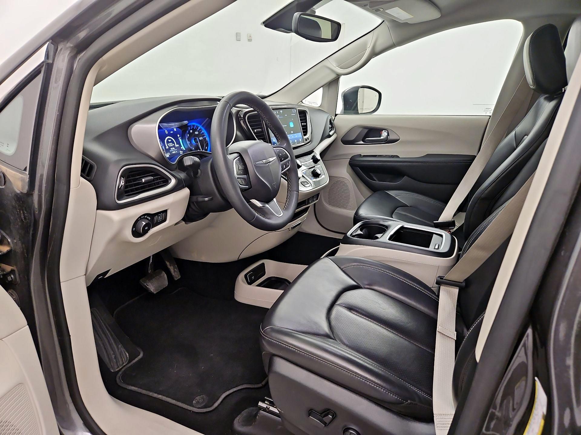 Thumbnail: 2023 Chrysler Pacifica - 11