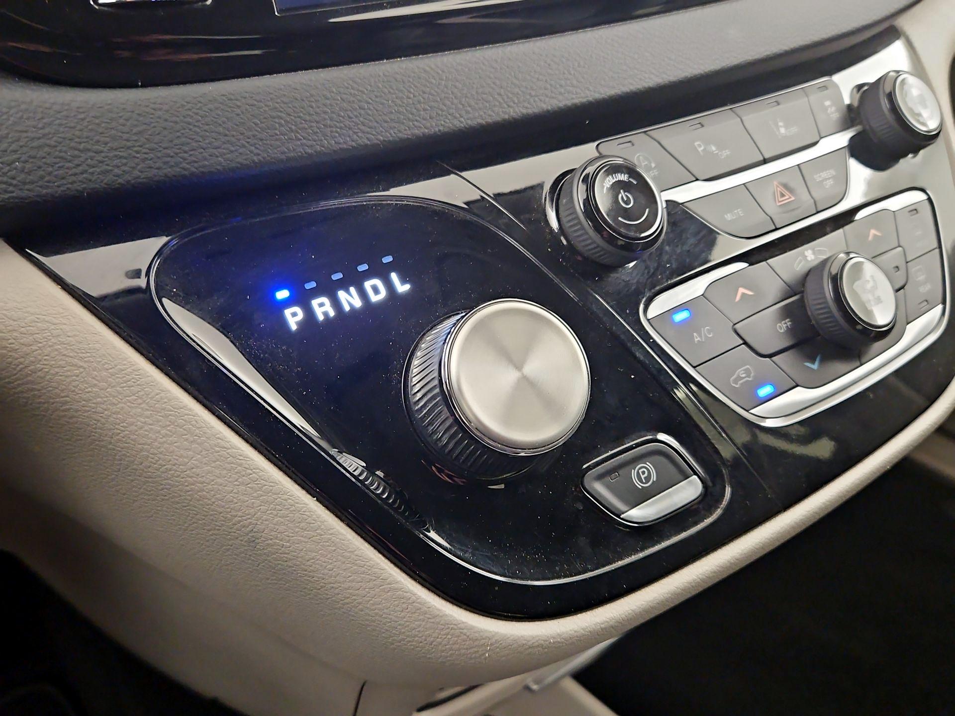 Thumbnail: 2023 Chrysler Pacifica - 17