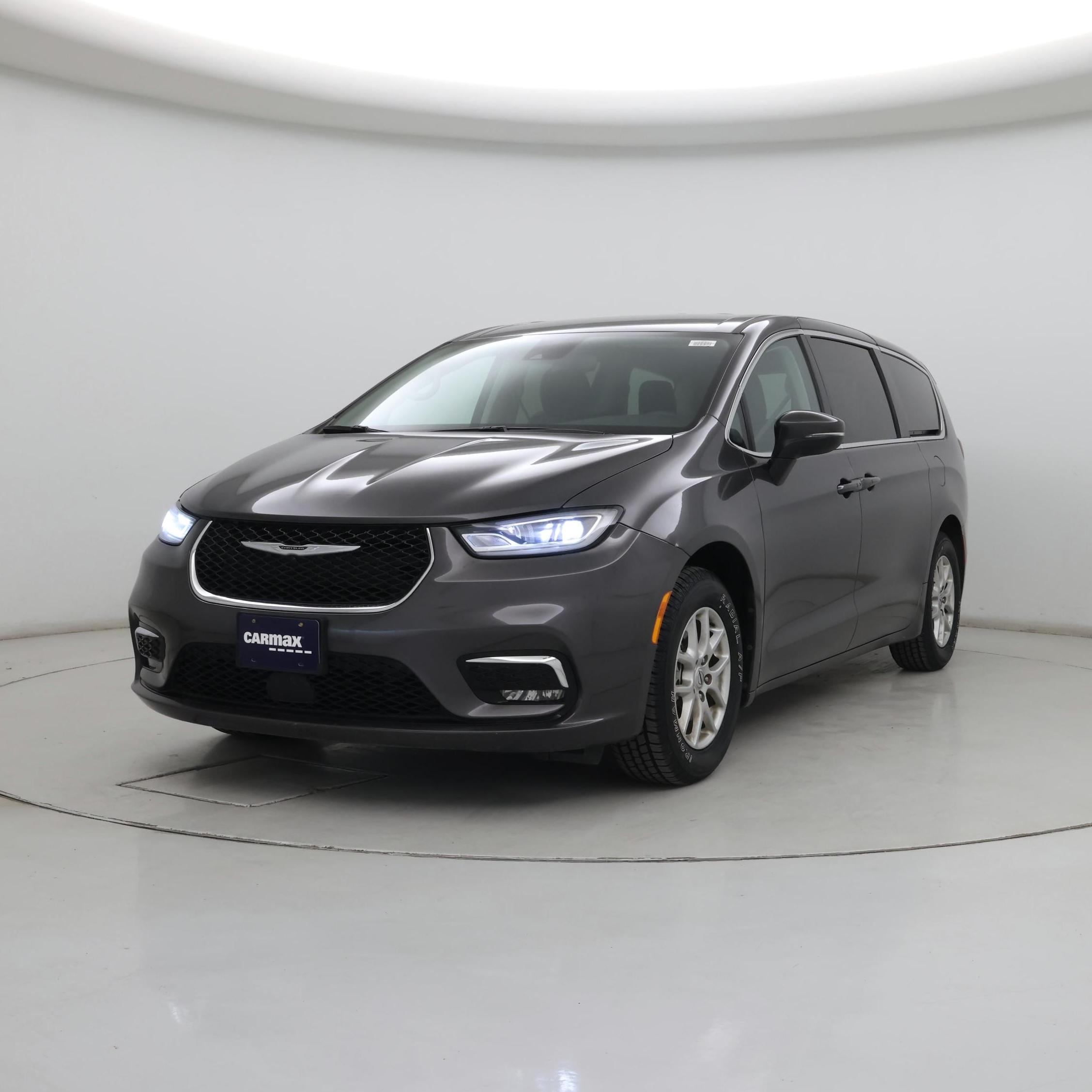 Thumbnail: 2023 Chrysler Pacifica - 4