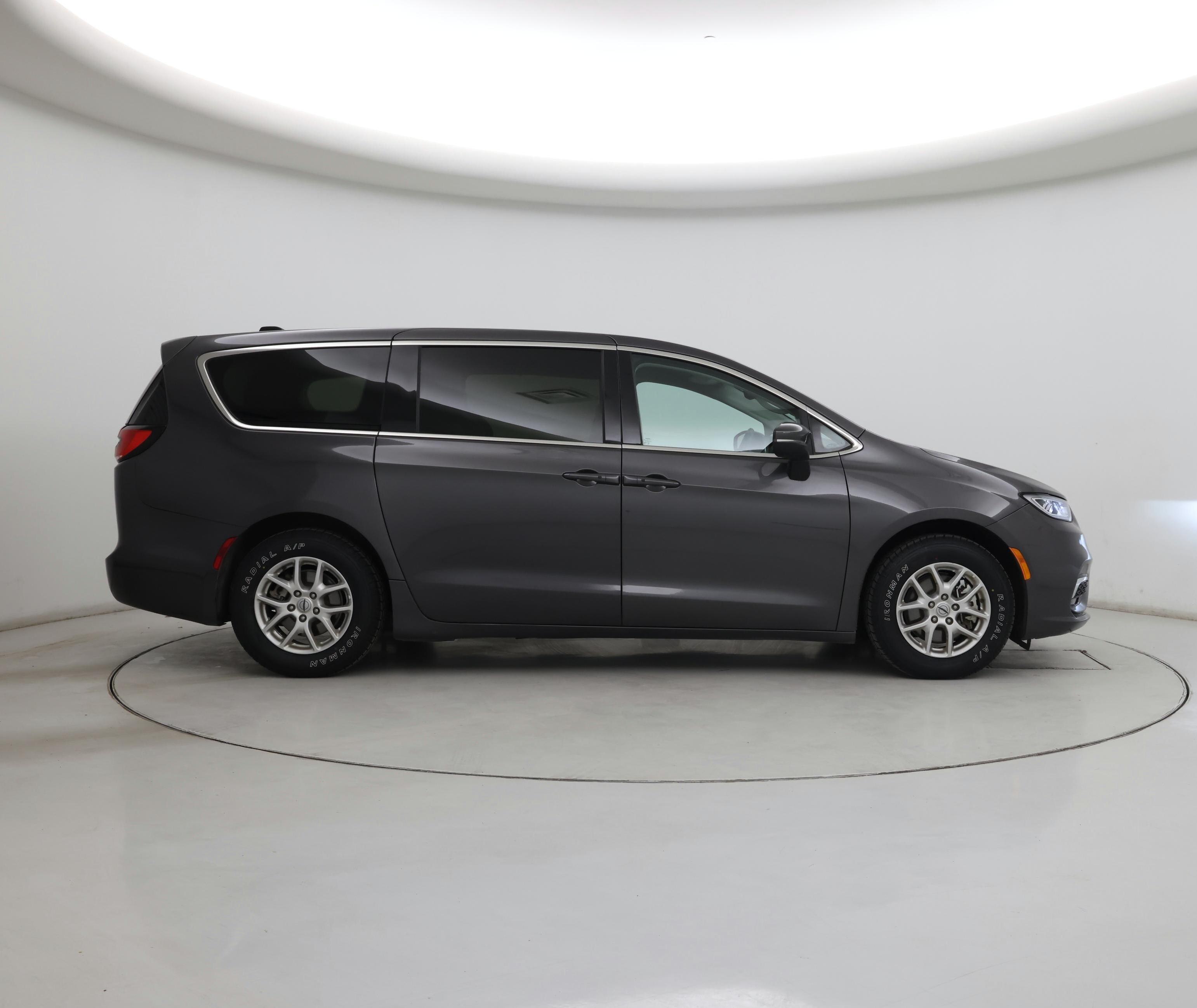 Thumbnail: 2023 Chrysler Pacifica - 7