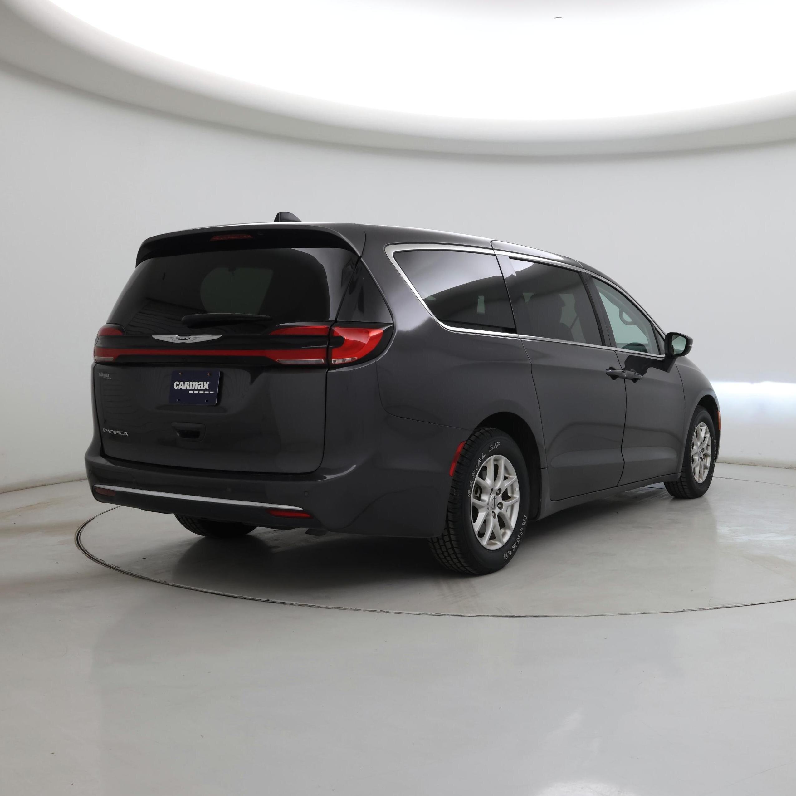 Thumbnail: 2023 Chrysler Pacifica - 8