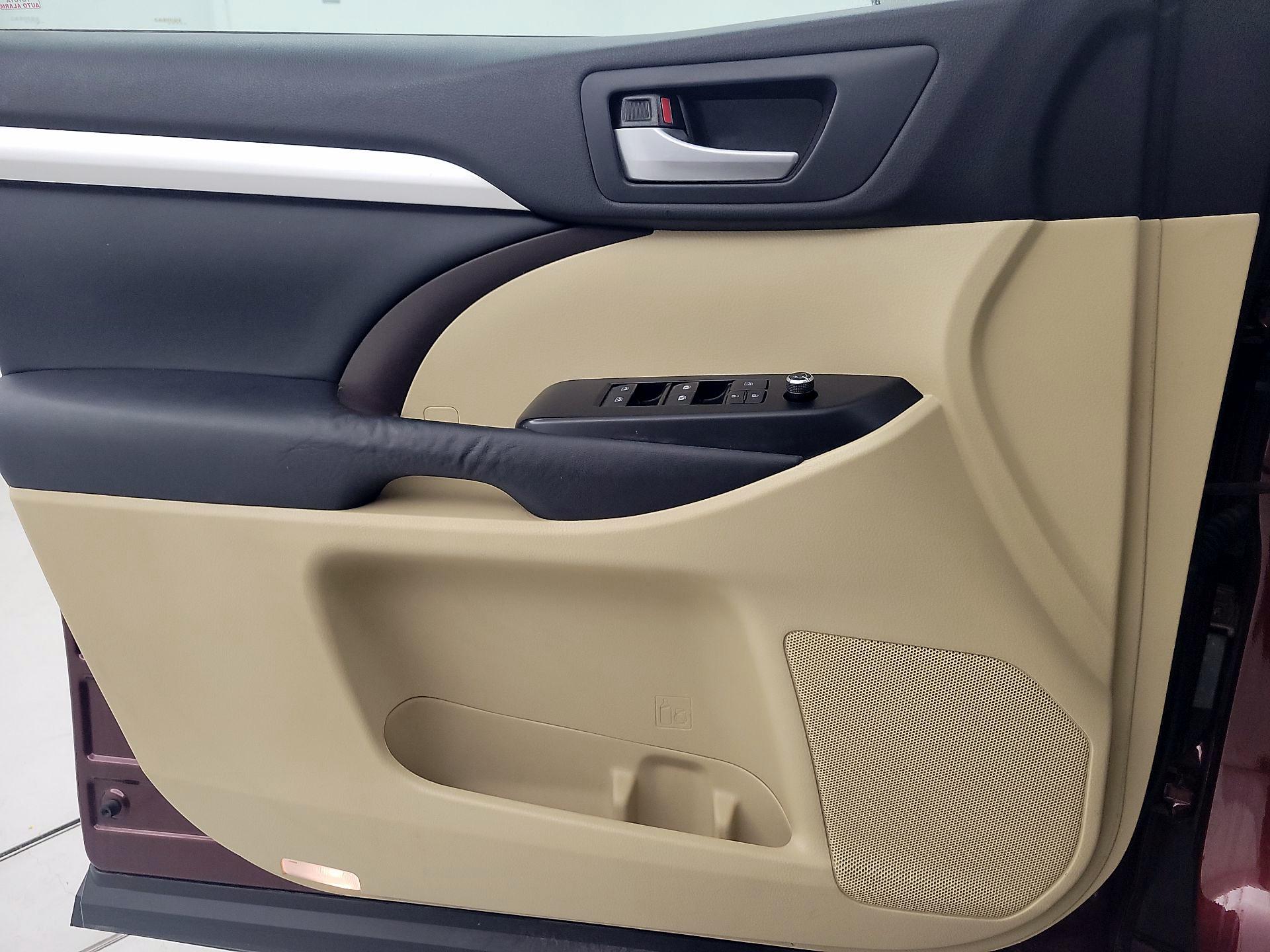 Thumbnail: 2014 Toyota Highlander - 12