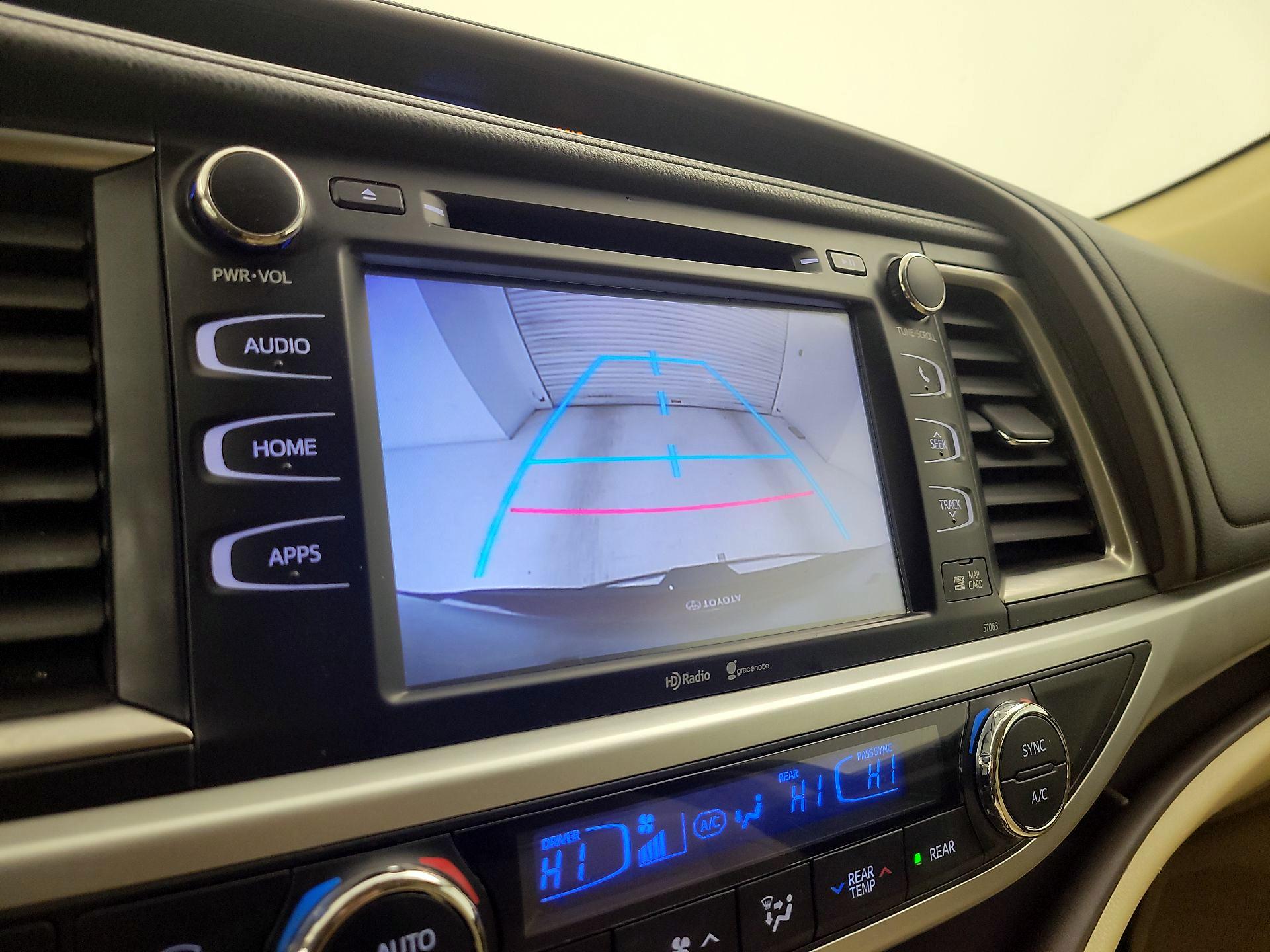 Thumbnail: 2014 Toyota Highlander - 14