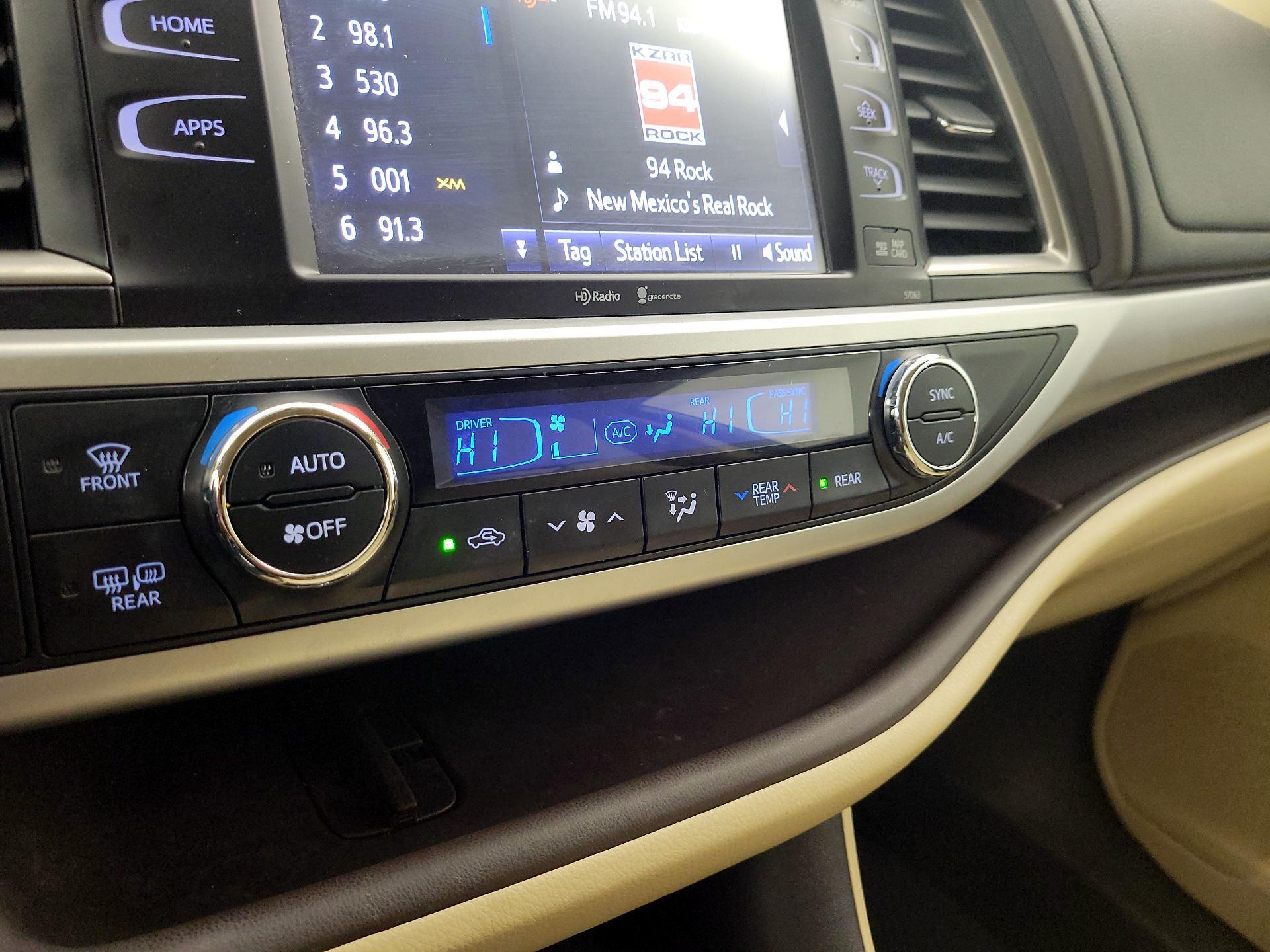 Thumbnail: 2014 Toyota Highlander - 16
