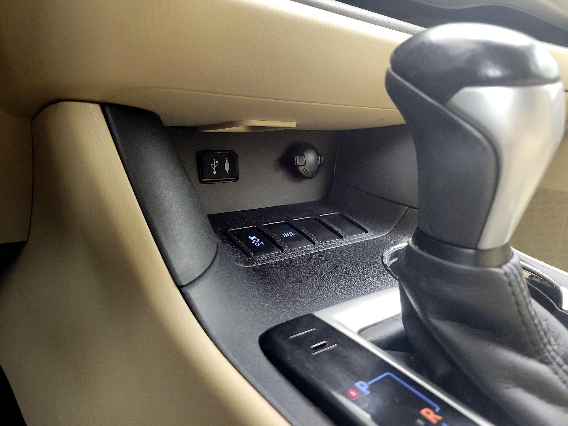Thumbnail: 2014 Toyota Highlander - 18