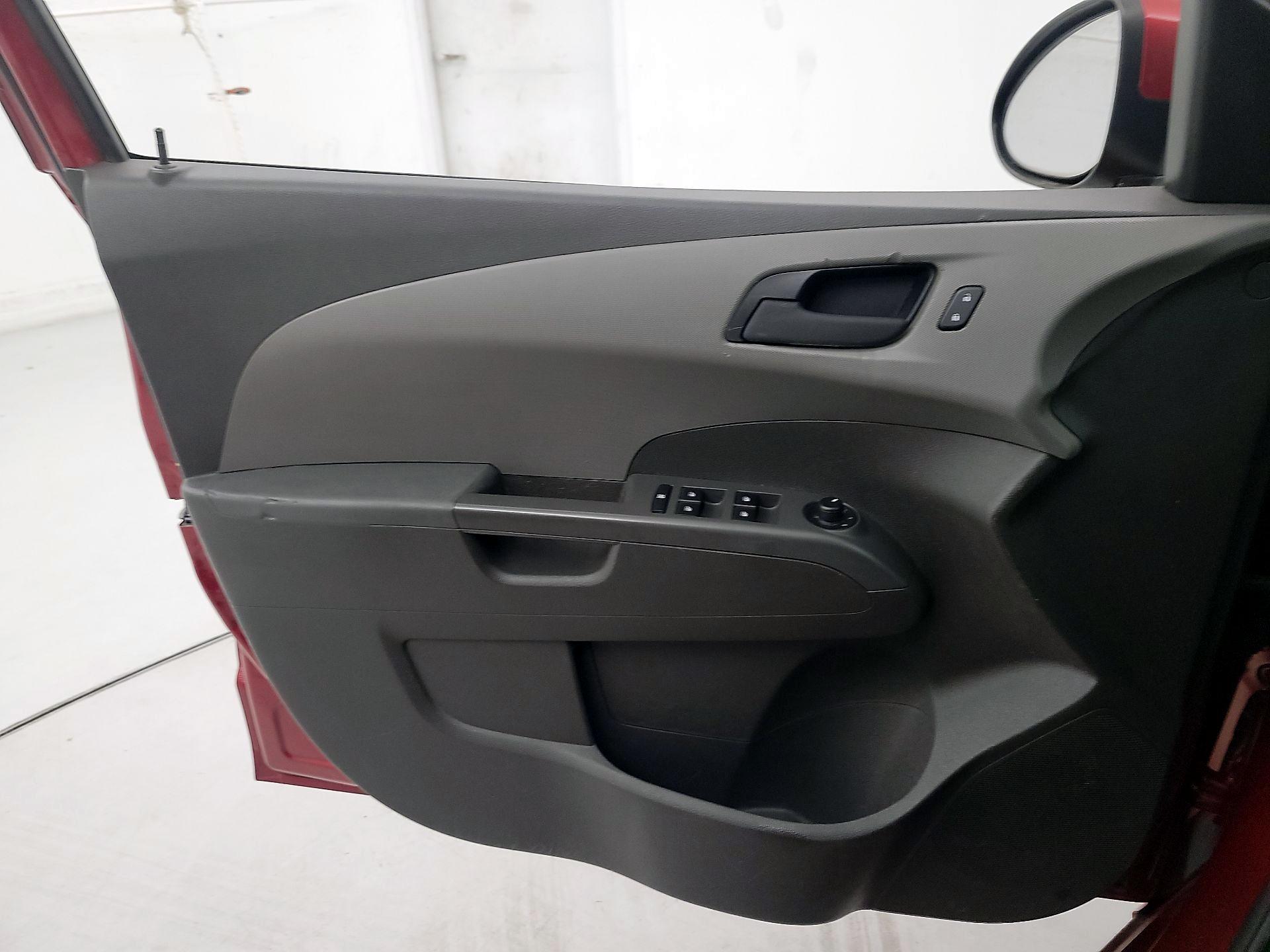 Thumbnail: 2016 Chevrolet Sonic - 12
