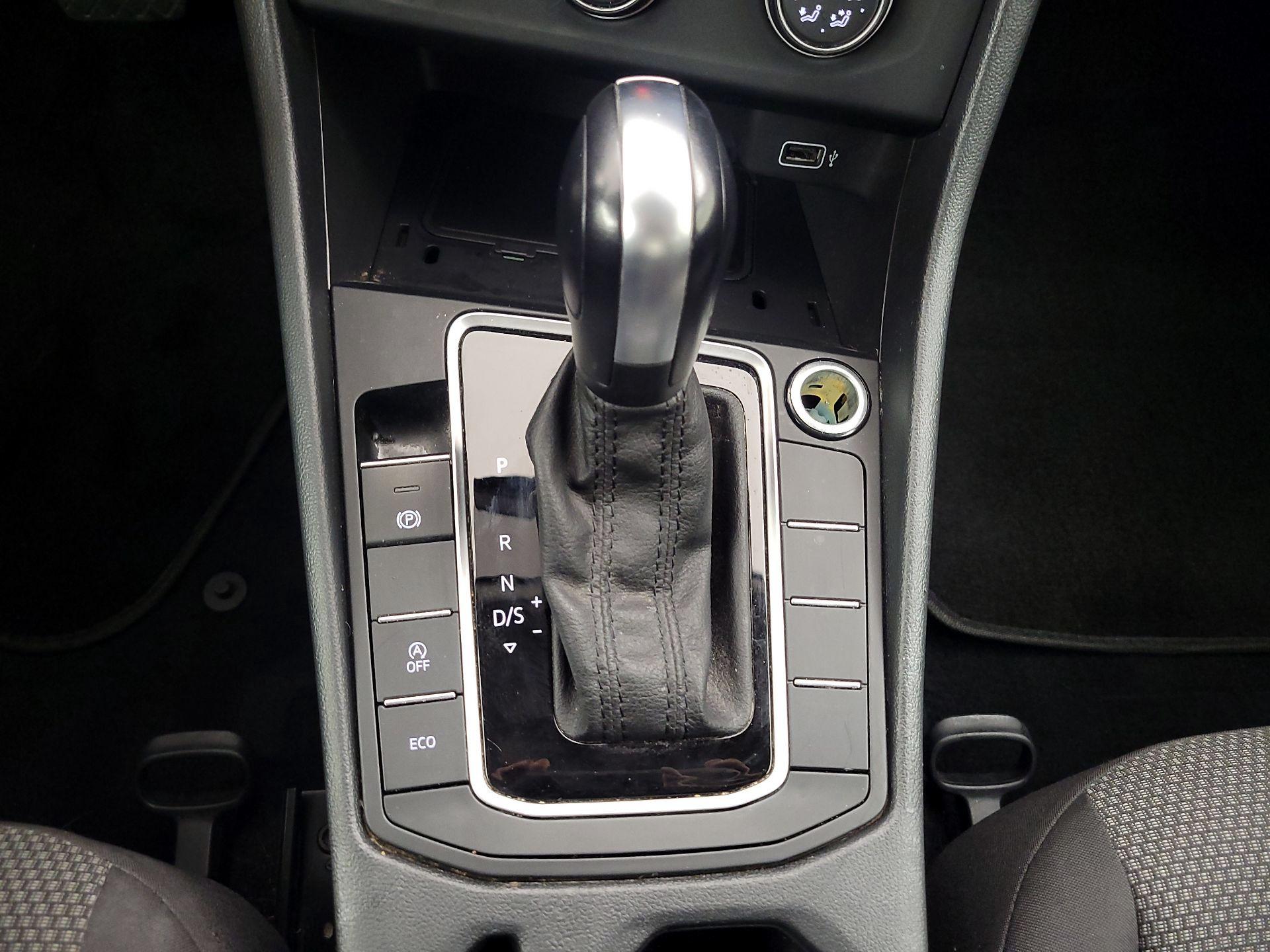 Thumbnail: 2019 Volkswagen Jetta - 17