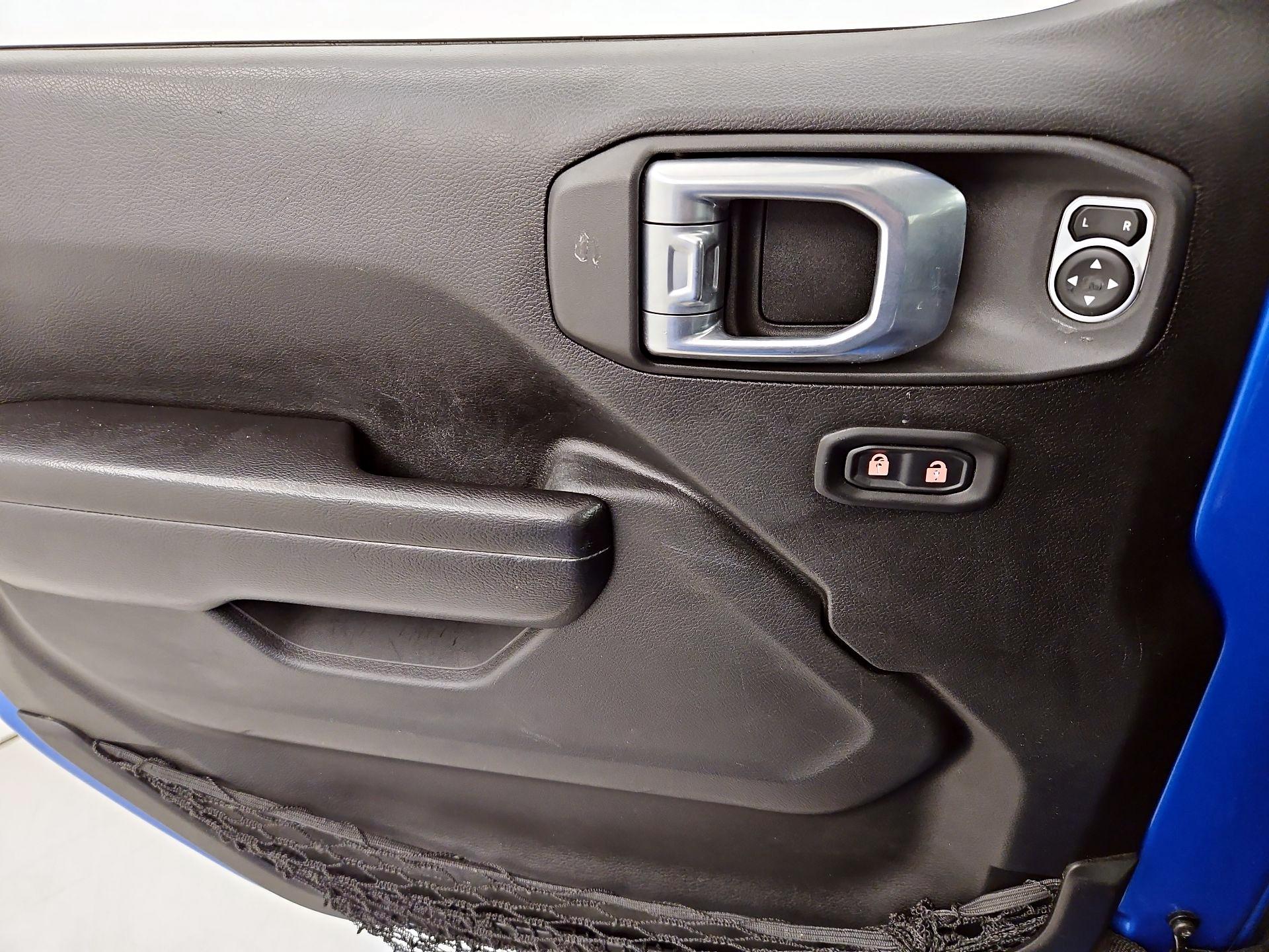 Thumbnail: 2021 Jeep Gladiator - 12