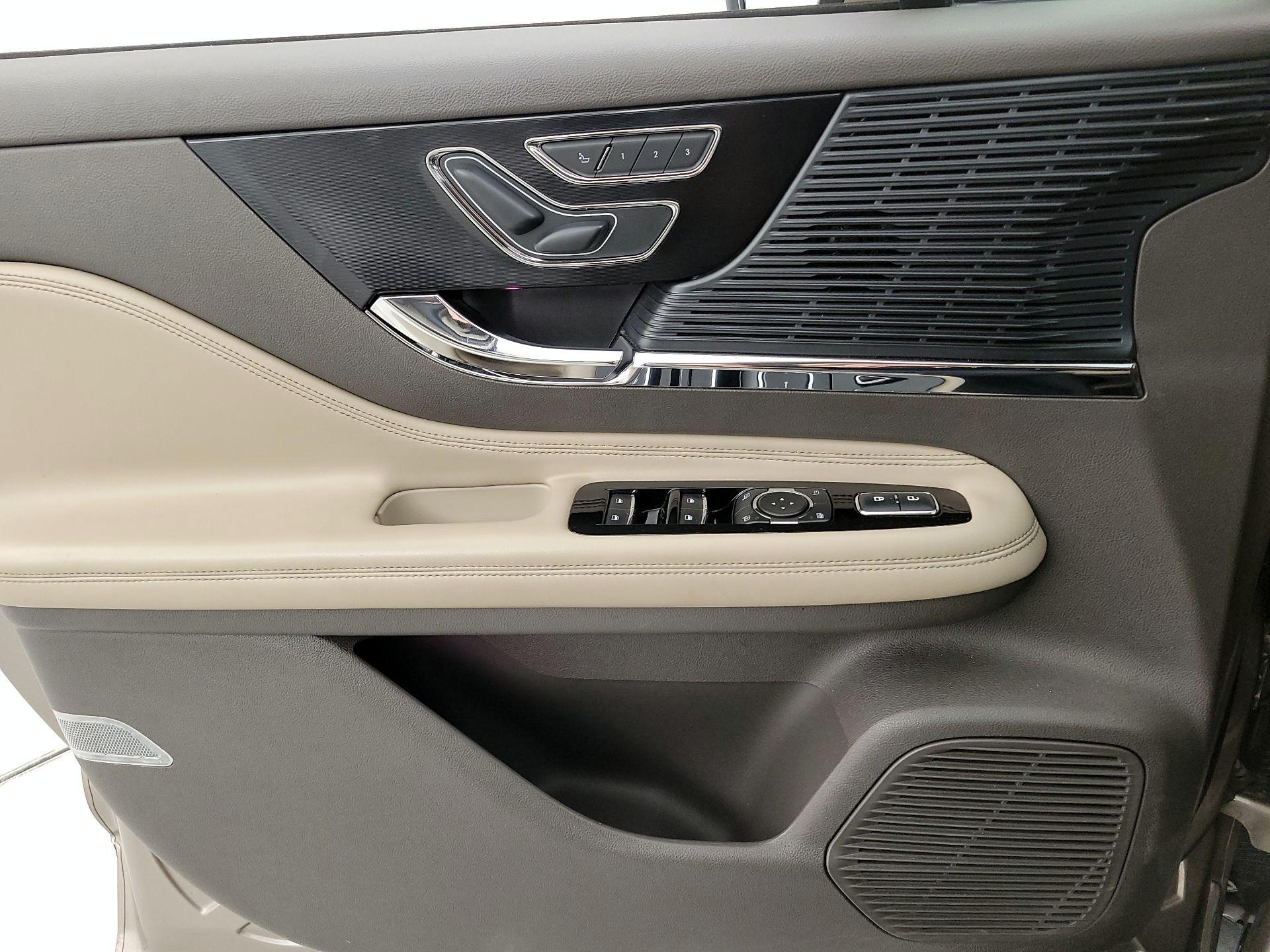 Thumbnail: 2020 Lincoln Corsair - 12