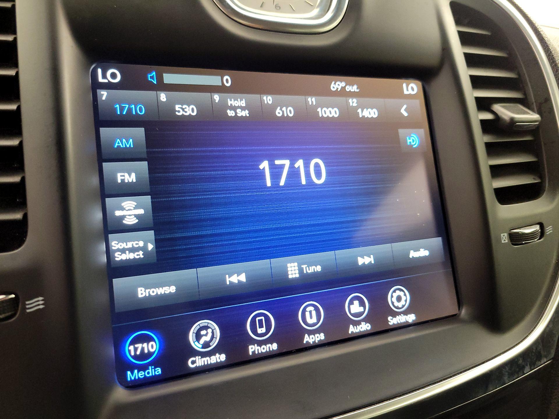 Thumbnail: 2020 Chrysler 300 - 15