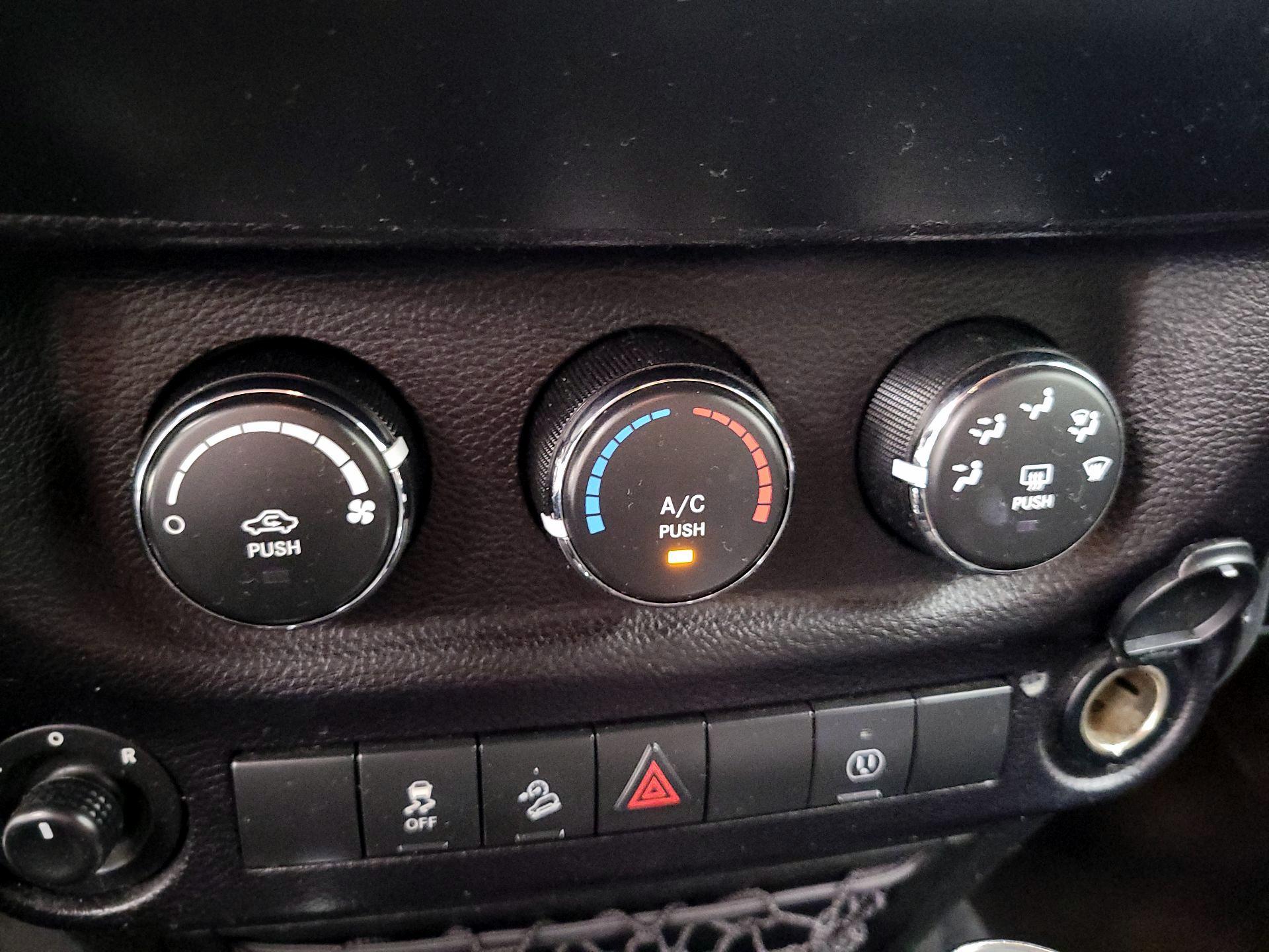 Thumbnail: 2017 Jeep Wrangler - 14