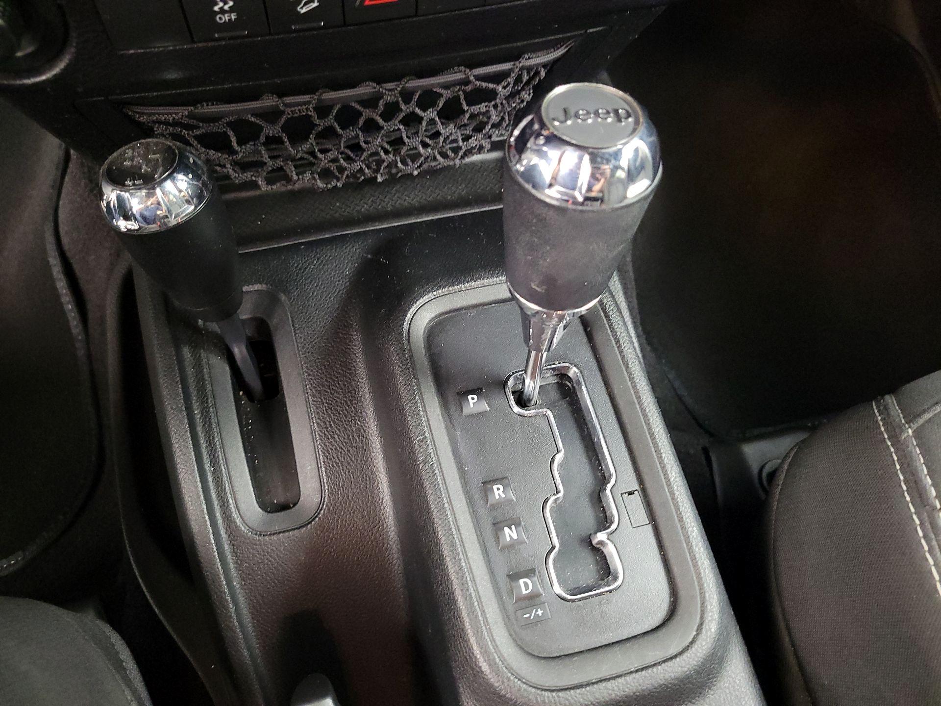 Thumbnail: 2017 Jeep Wrangler - 15