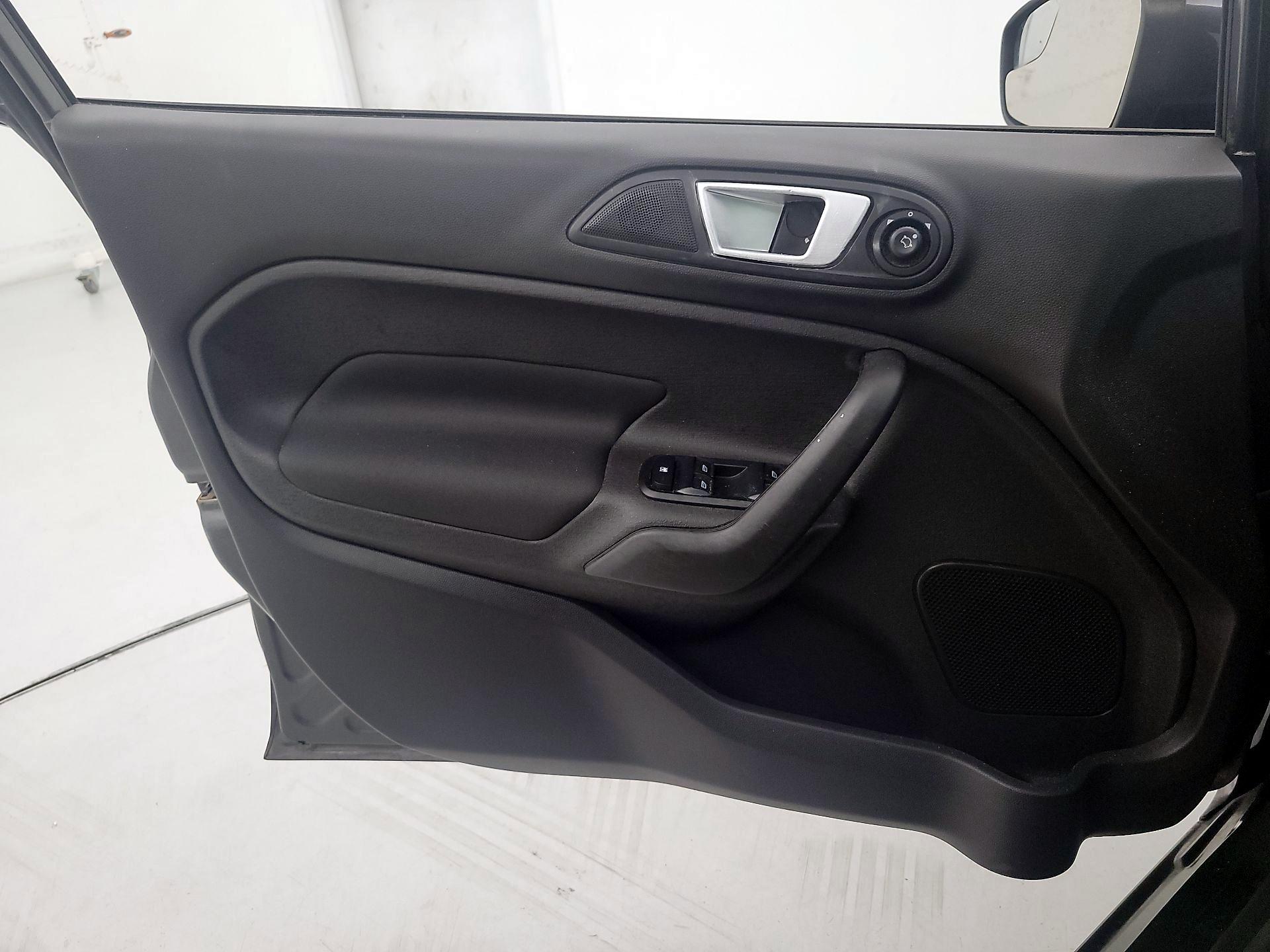 Thumbnail: 2015 Ford Fiesta - 12