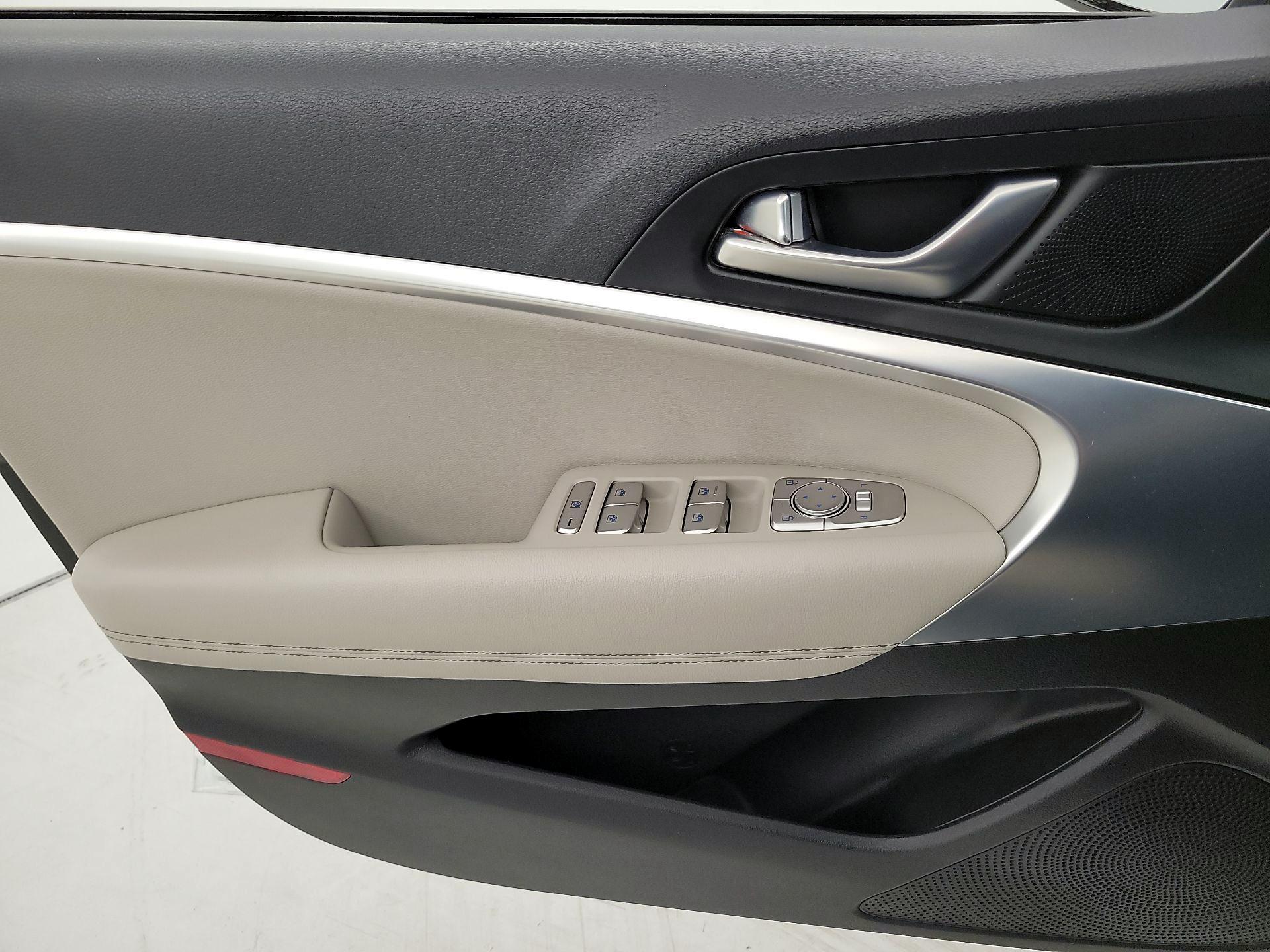 Thumbnail: 2022 Genesis G70 - 12