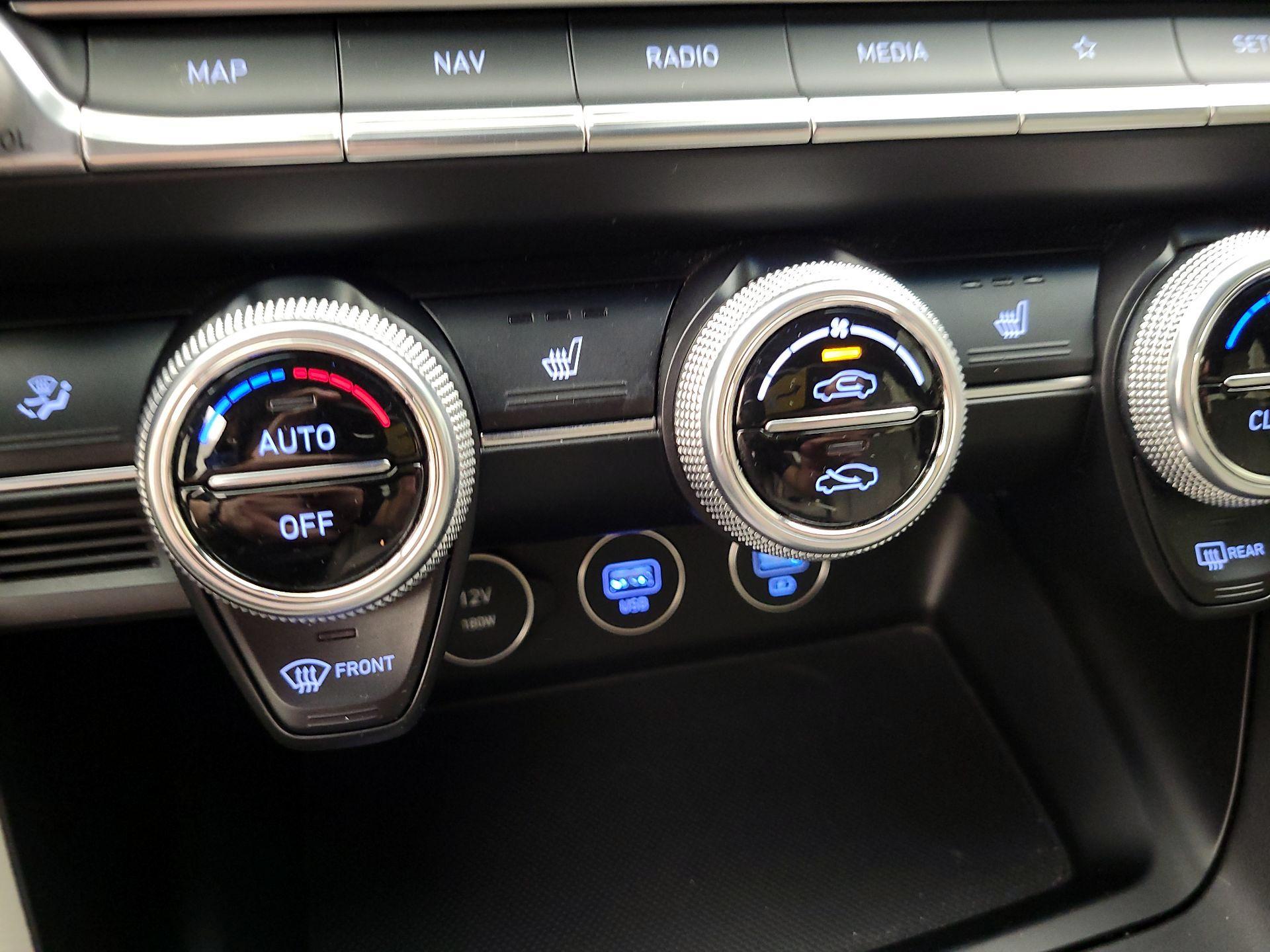 Thumbnail: 2022 Genesis G70 - 14