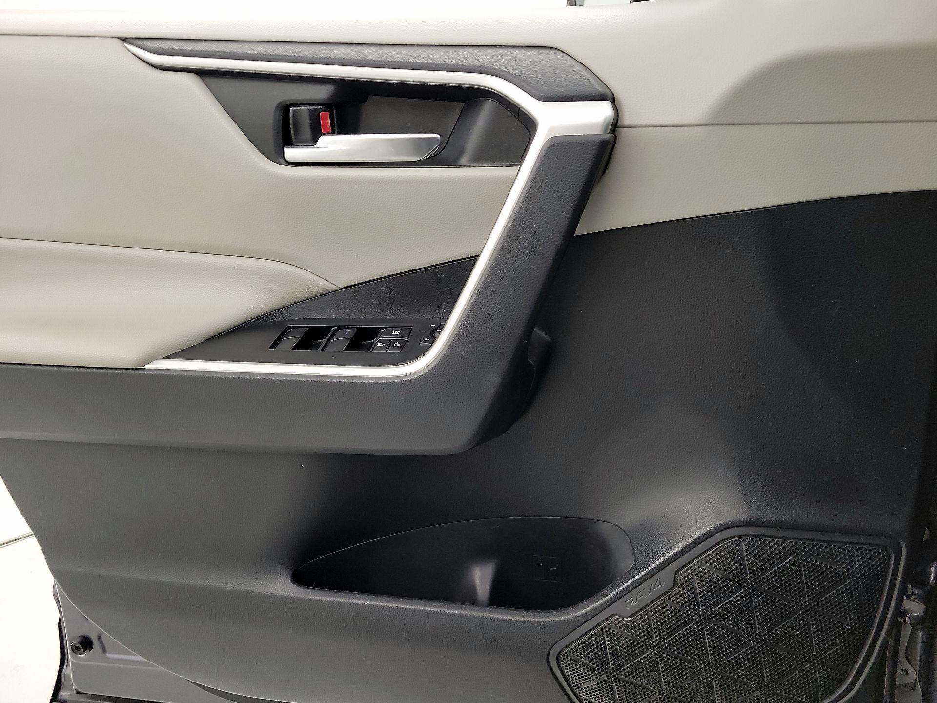 Thumbnail: 2021 Toyota RAV4 - 12
