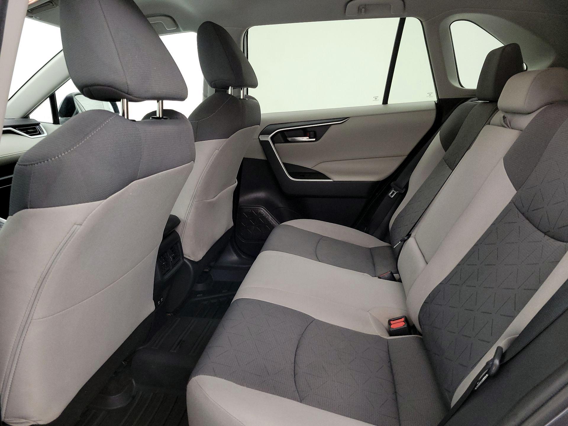 Thumbnail: 2021 Toyota RAV4 - 17
