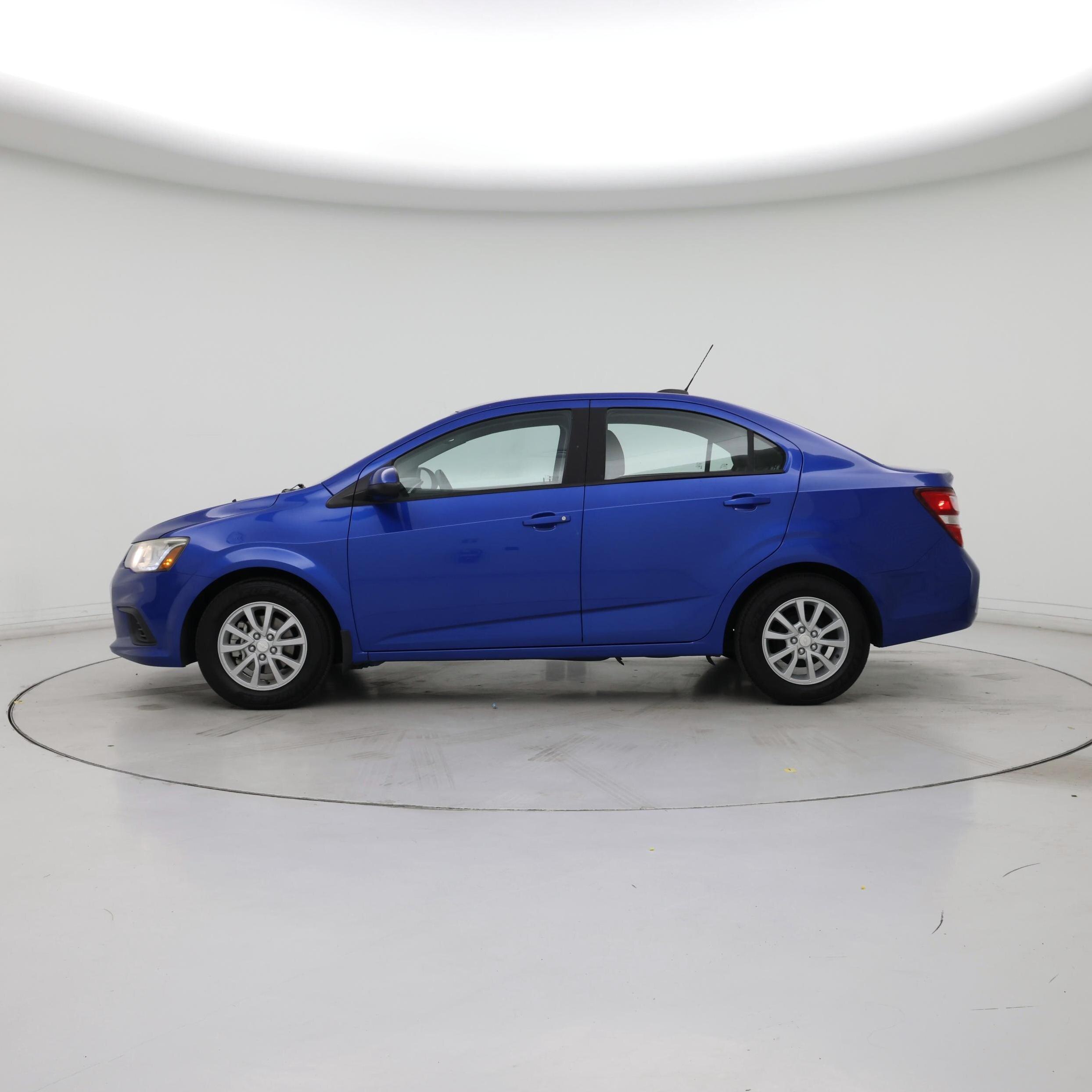 Thumbnail: 2017 Chevrolet Sonic - 3