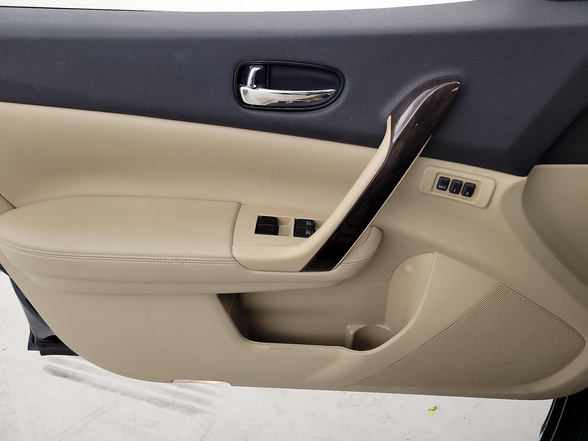 Thumbnail: 2013 Nissan Maxima - 12