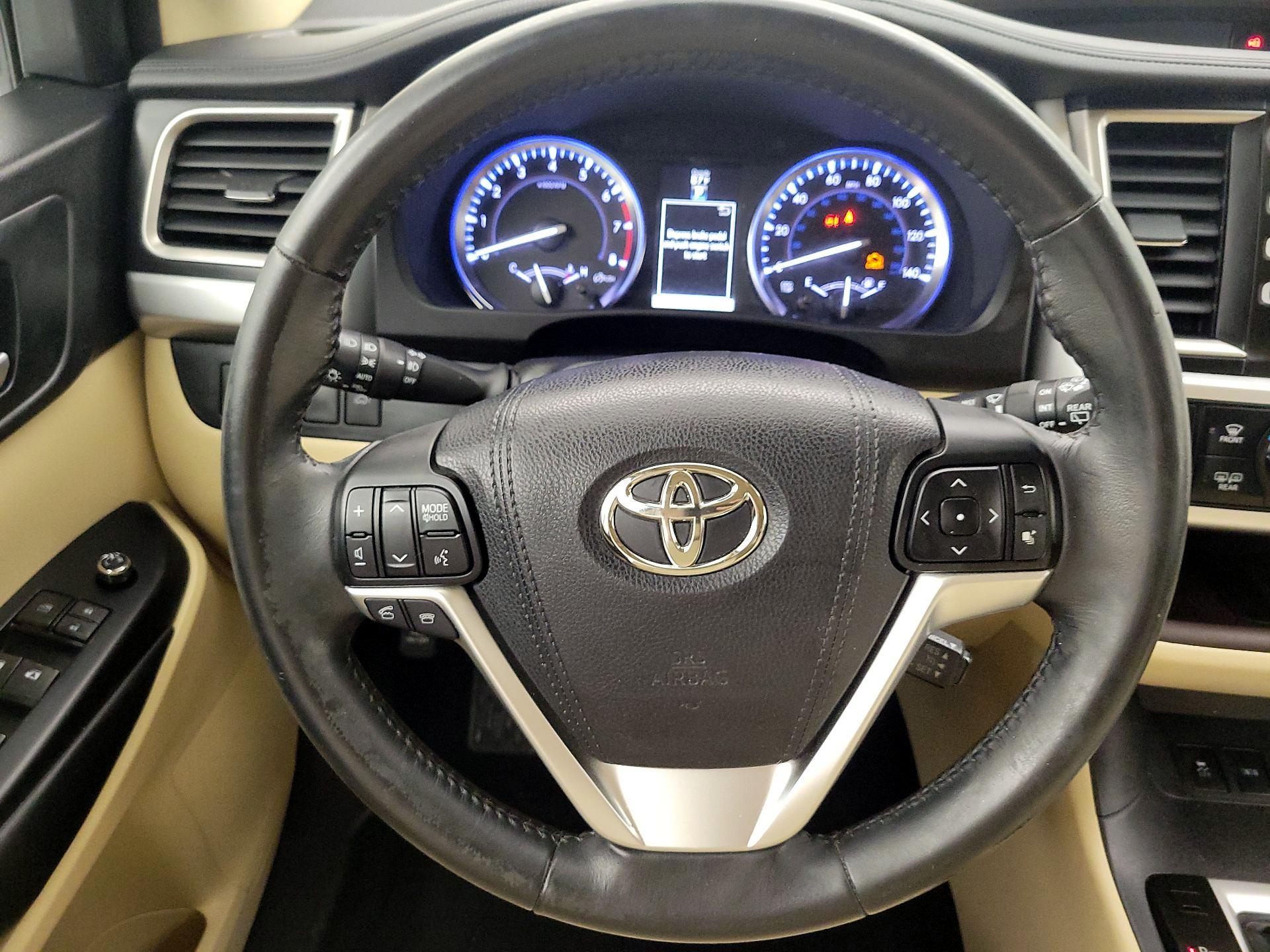 Thumbnail: 2015 Toyota Highlander - 10