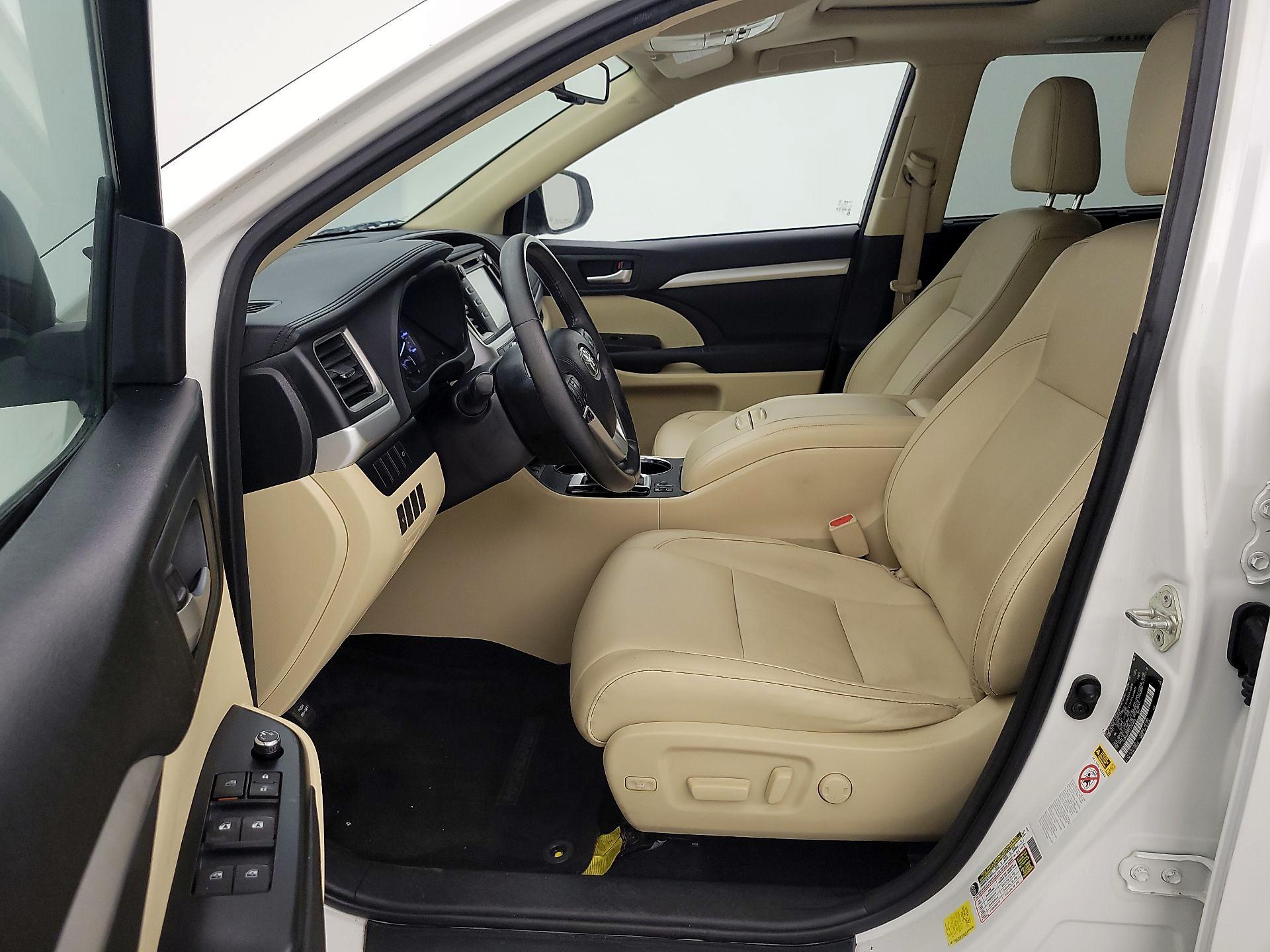 Thumbnail: 2015 Toyota Highlander - 11