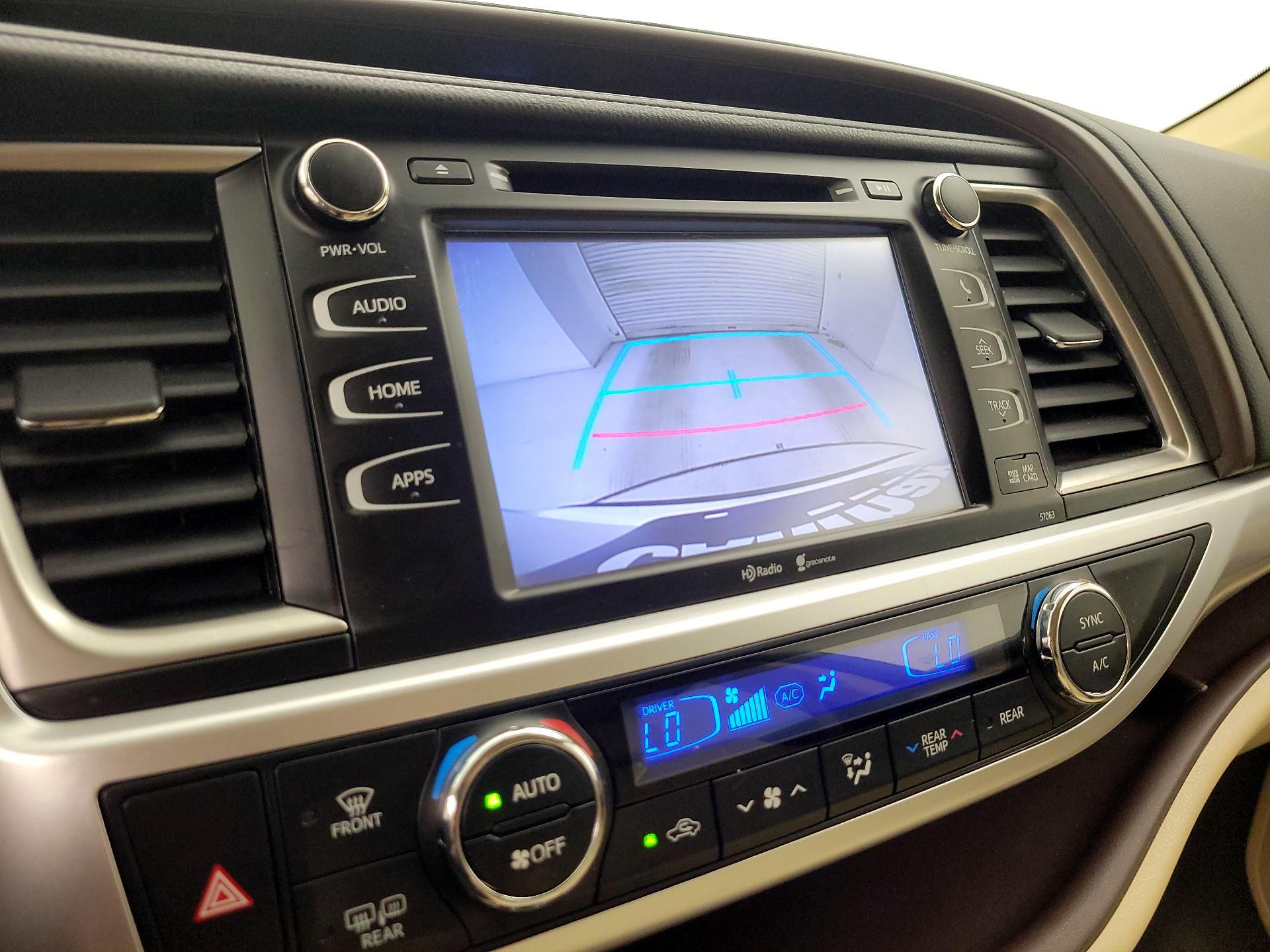Thumbnail: 2015 Toyota Highlander - 14