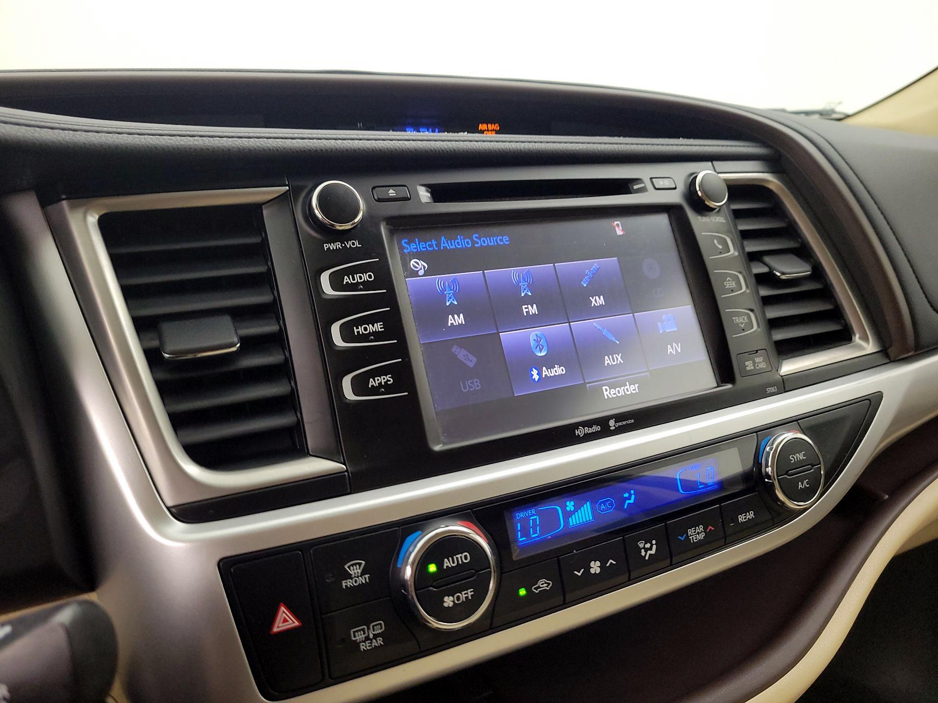 Thumbnail: 2015 Toyota Highlander - 15