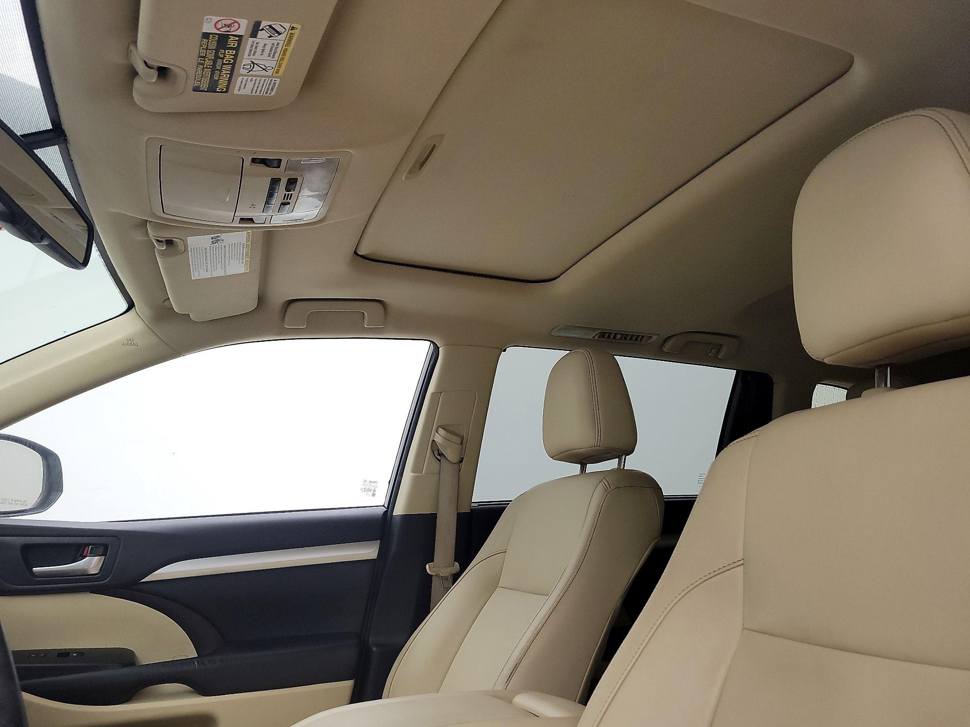 Thumbnail: 2015 Toyota Highlander - 19