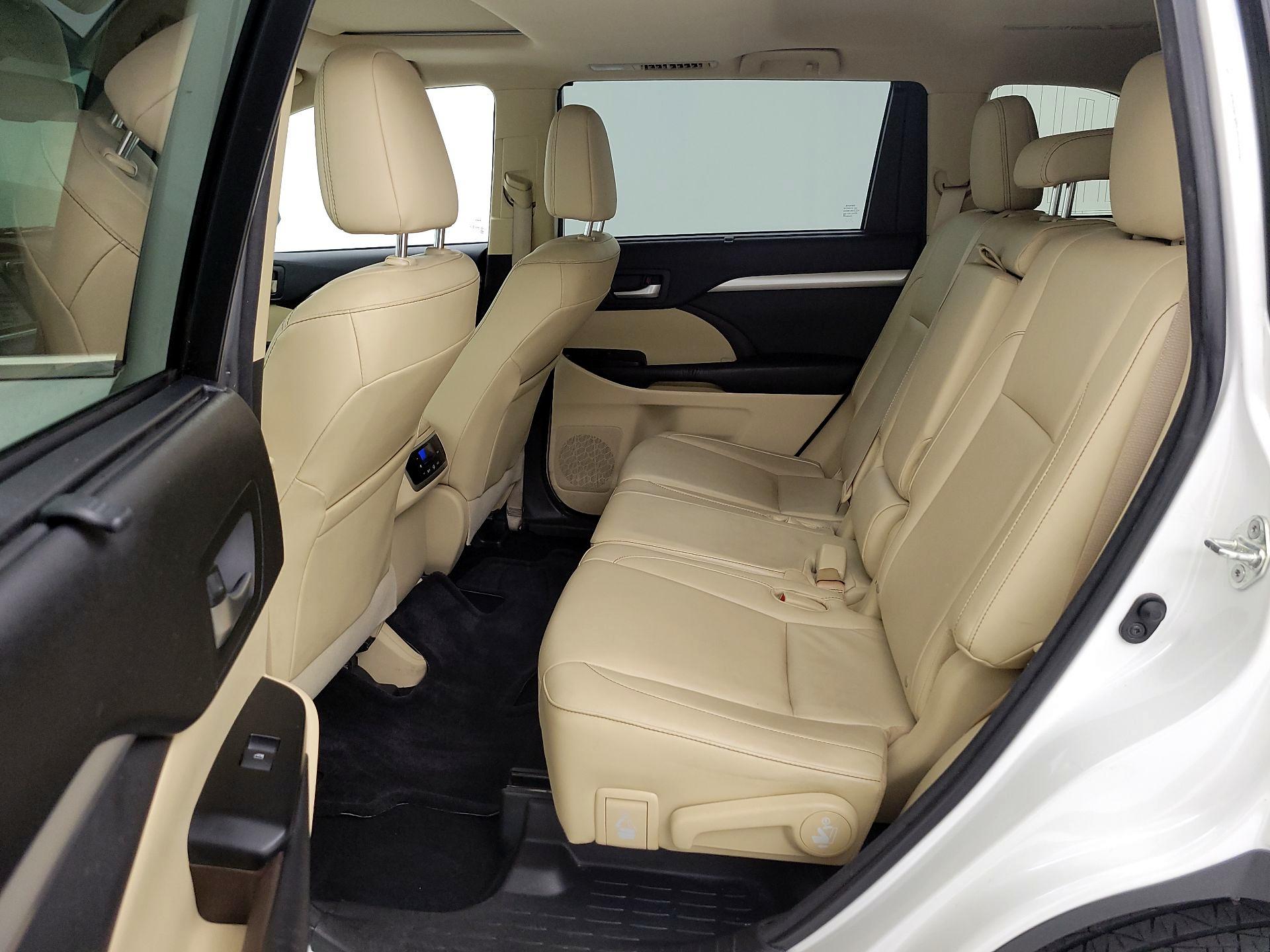 Thumbnail: 2015 Toyota Highlander - 20