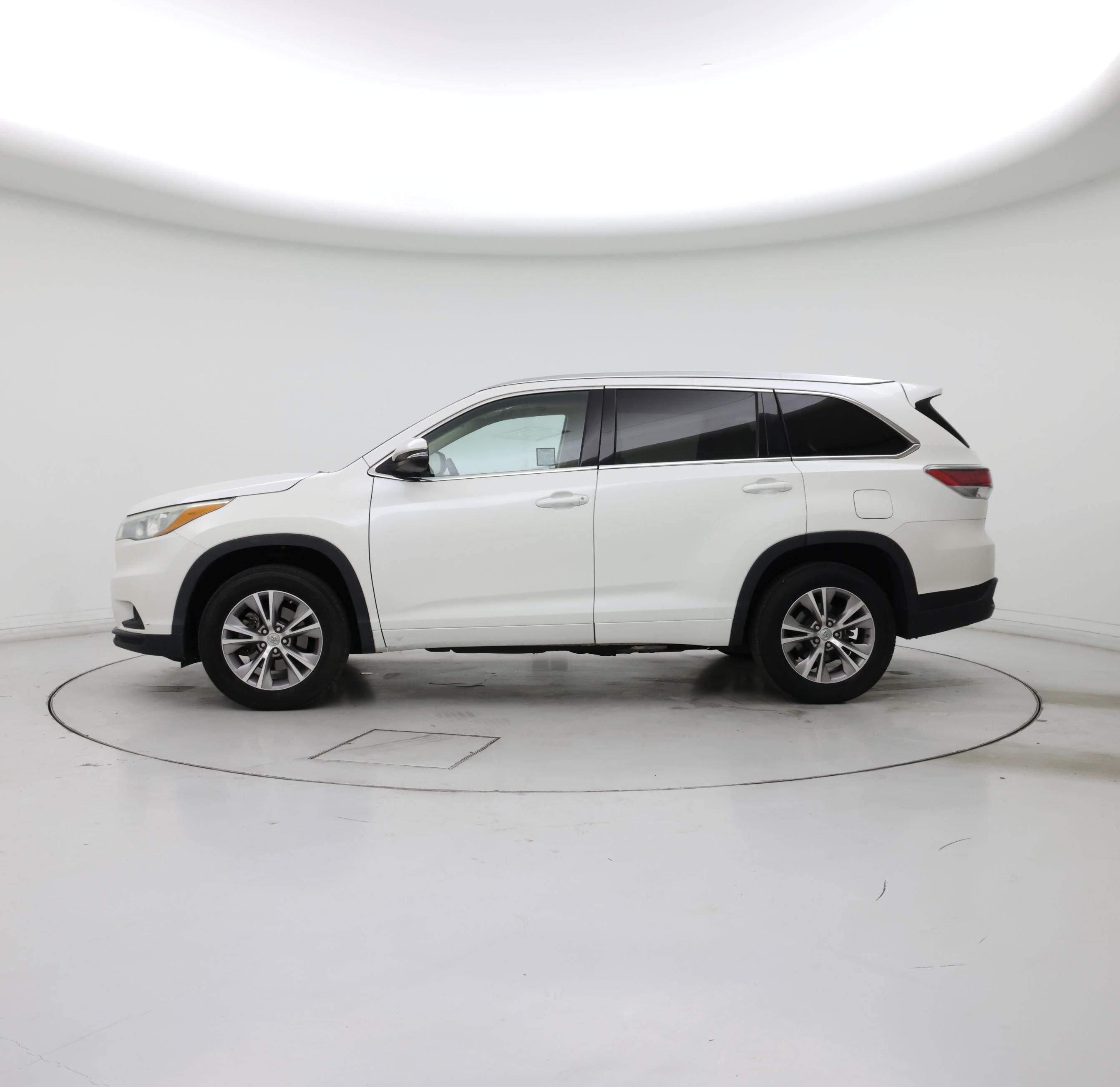 Thumbnail: 2015 Toyota Highlander - 3