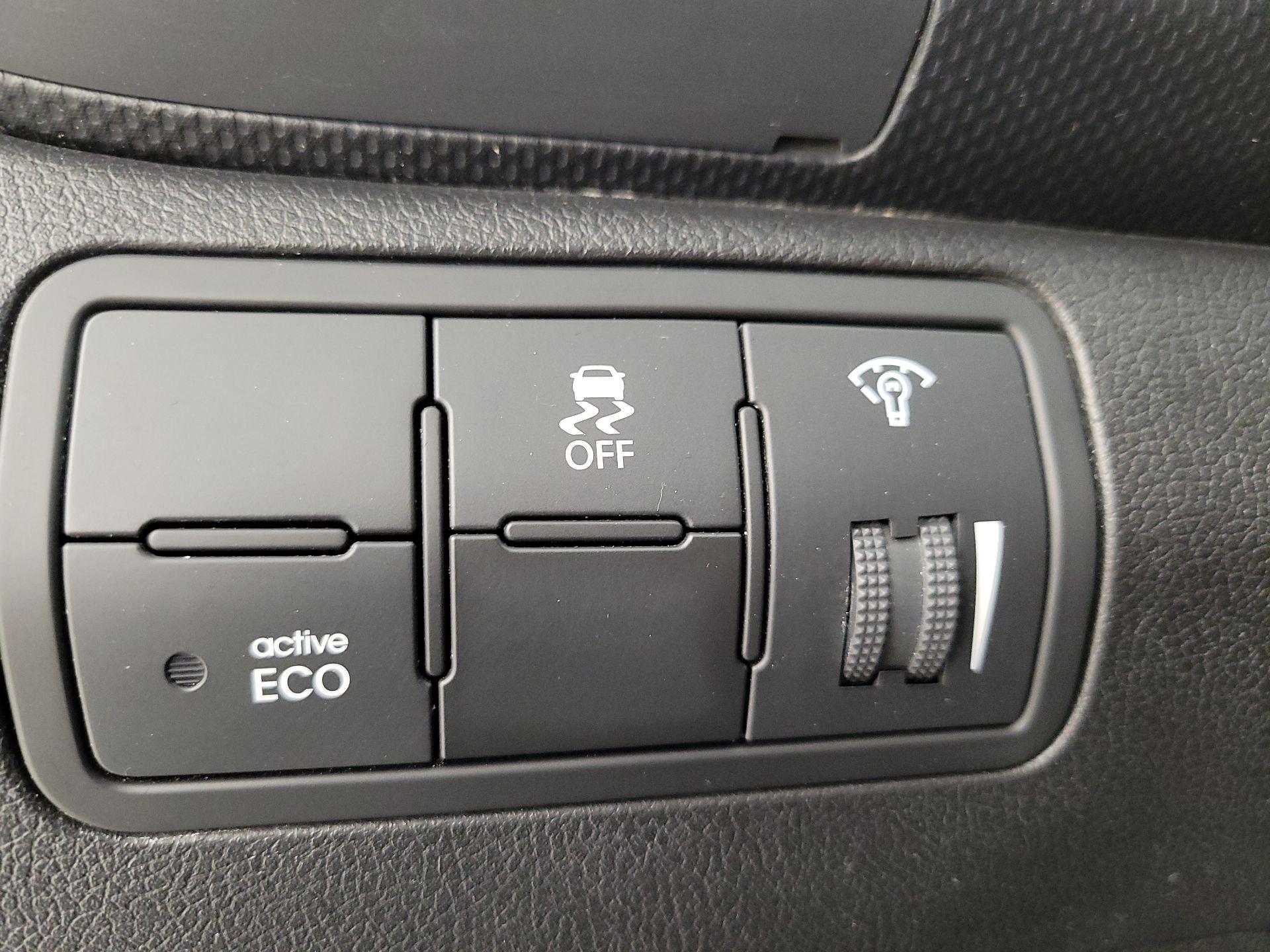 Thumbnail: 2016 Hyundai Accent - 13