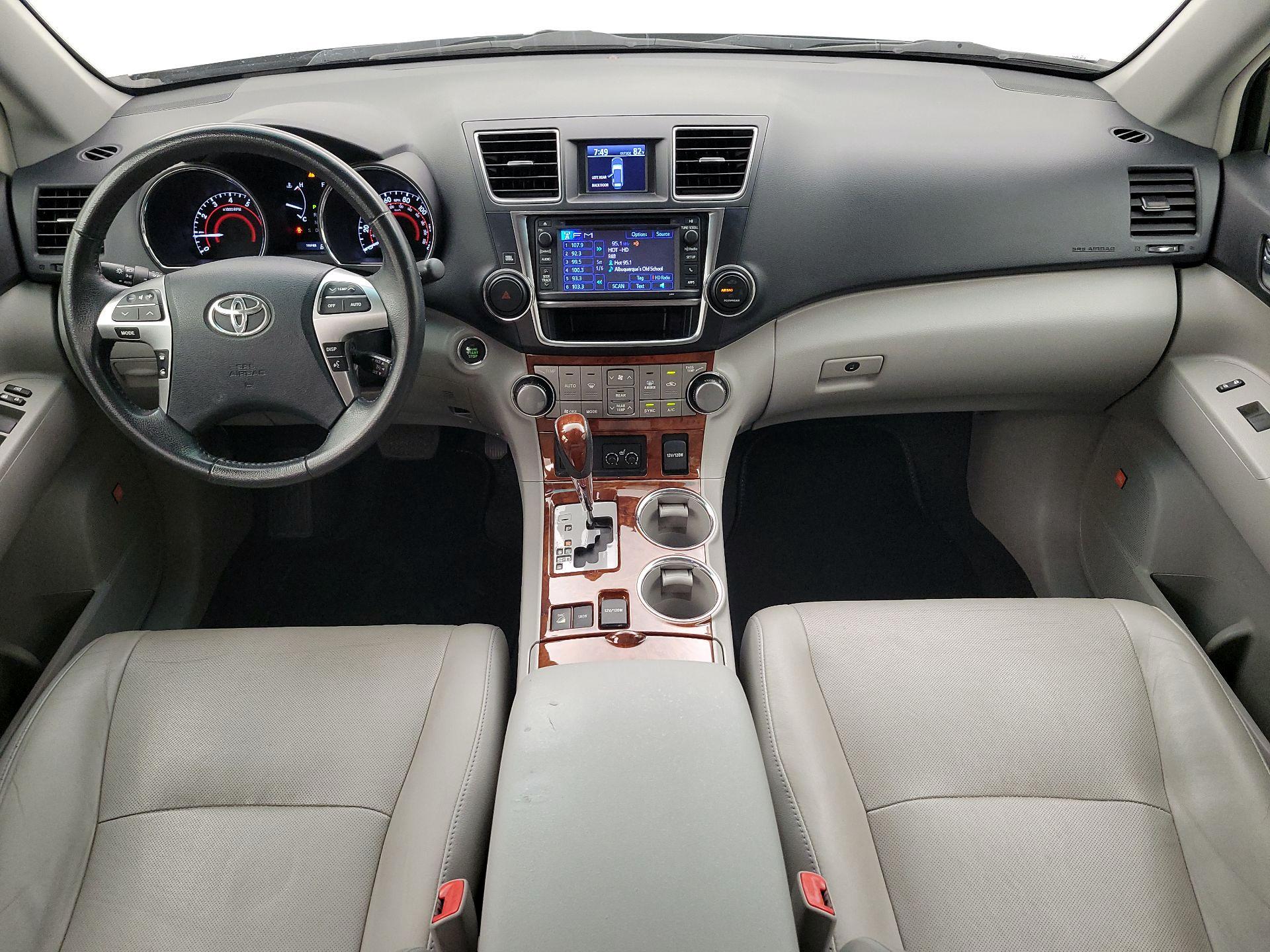 Thumbnail: 2013 Toyota Highlander - 9