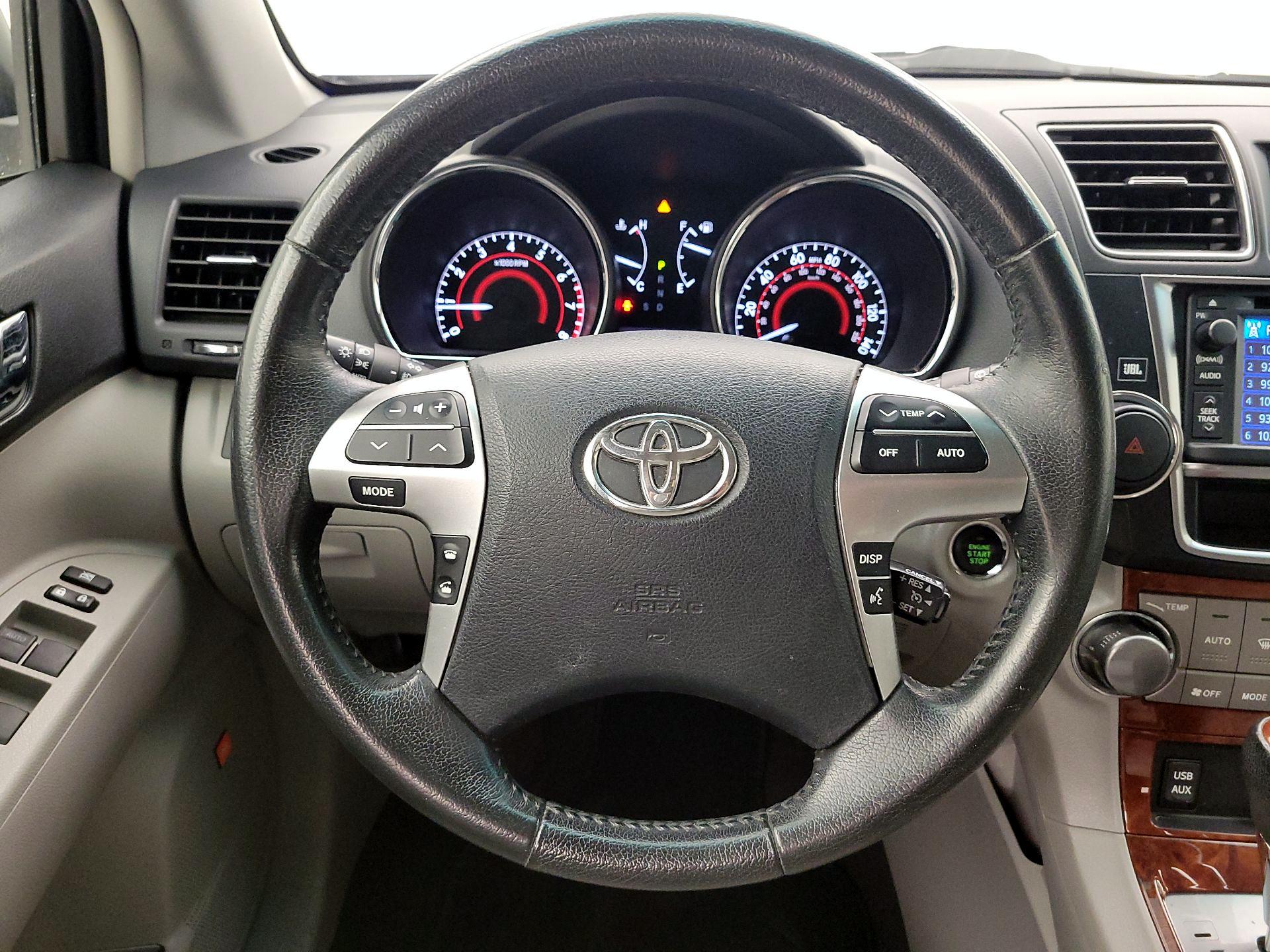 Thumbnail: 2013 Toyota Highlander - 10